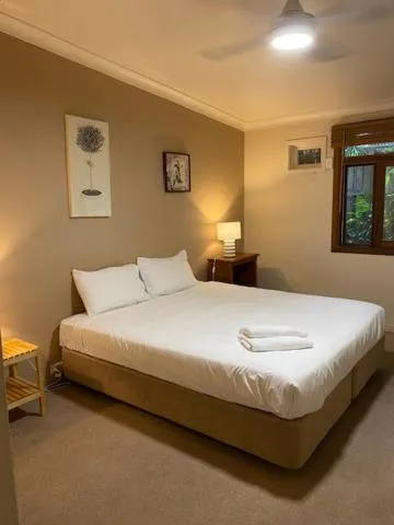 Bed in Tallow Beach Motel