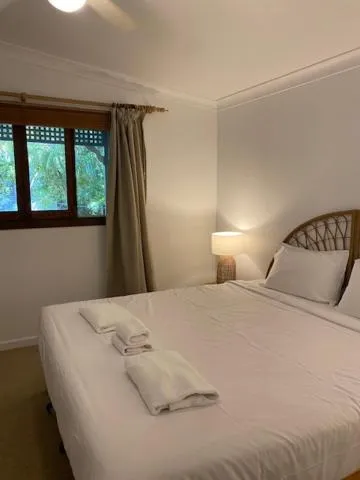 Bed in Tallow Beach Motel