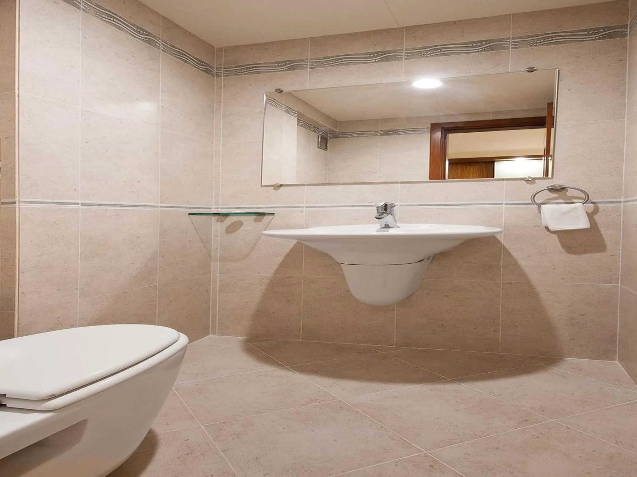Bathroom in Grand Residency Hotel & Serviced Apartments