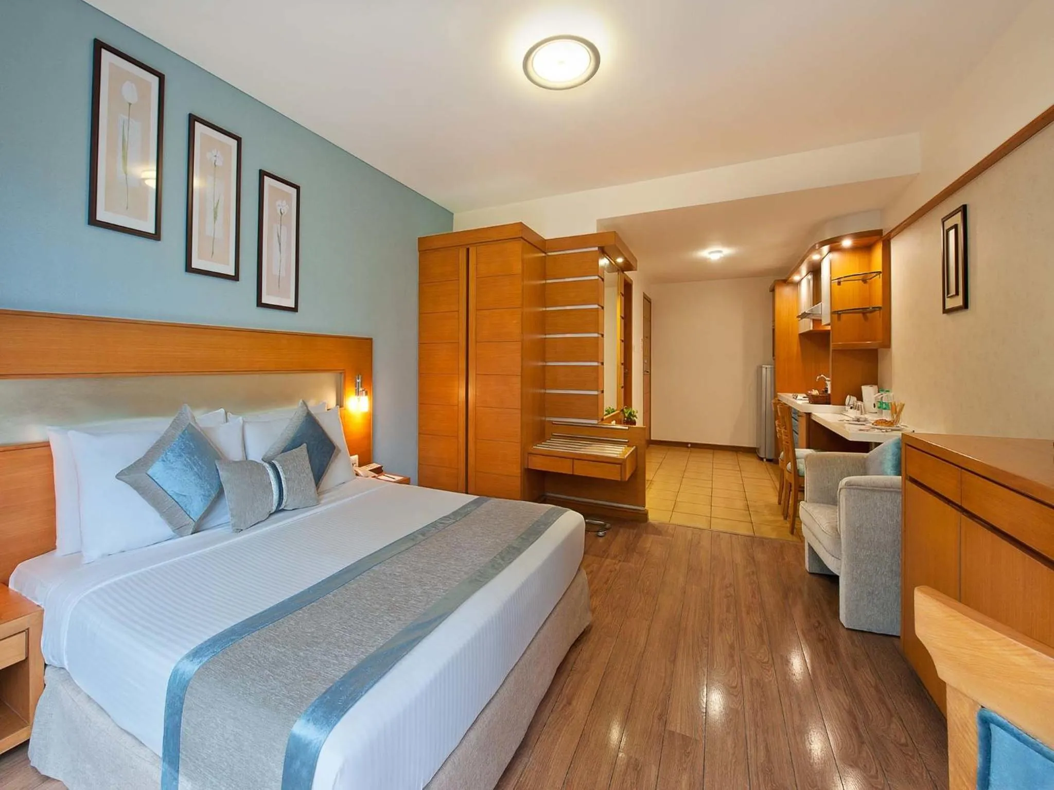 Photo of the whole room, Bed in Grand Residency Hotel & Serviced Apartments
