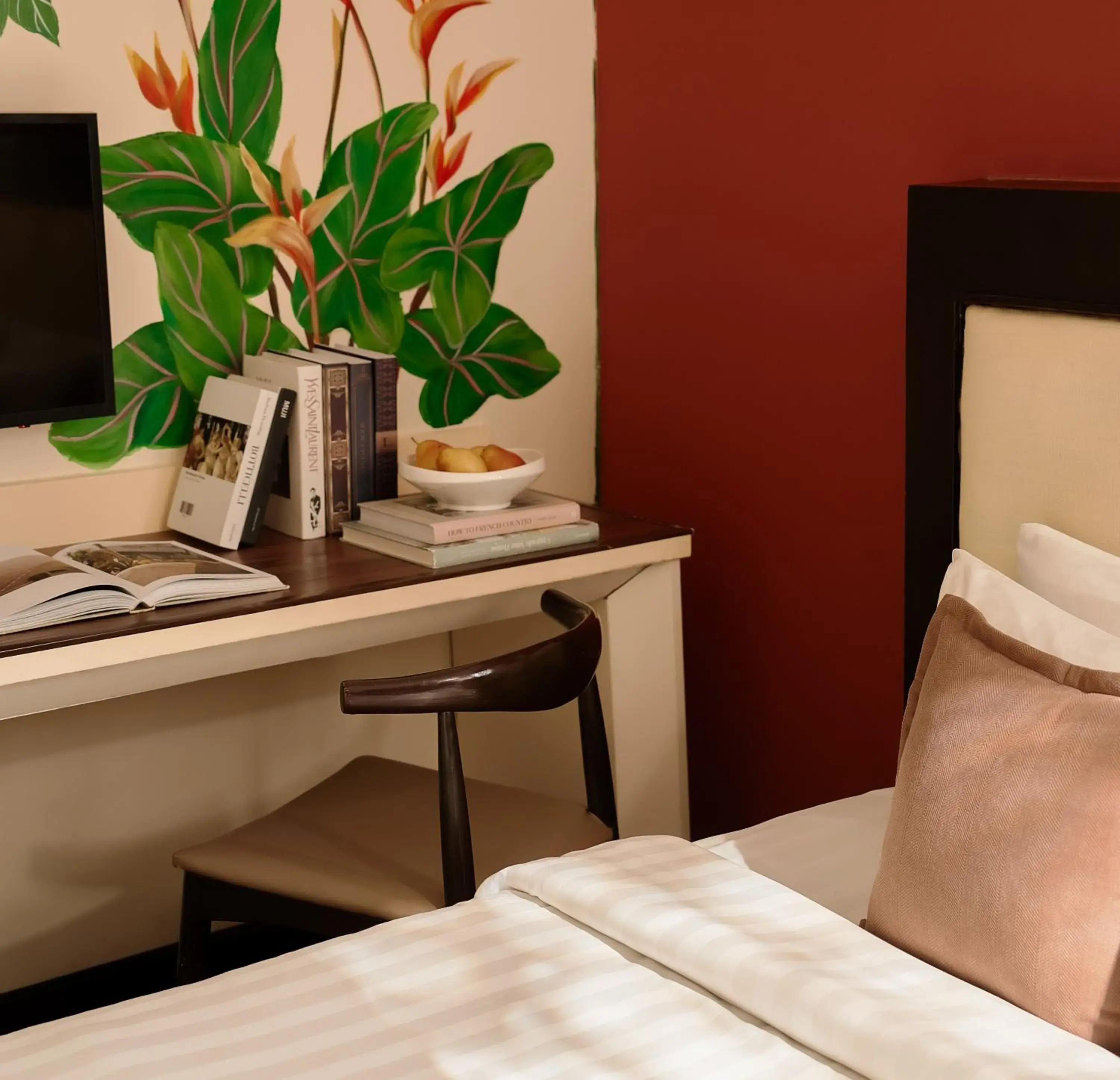 Decorative detail, Bed in Asian Ruby Hotel & Spa - 122F Bui Thi Xuân Street Decorative detail, Bed in Asian Ruby Hotel & Spa - 122F Bui Thi Xuân Street