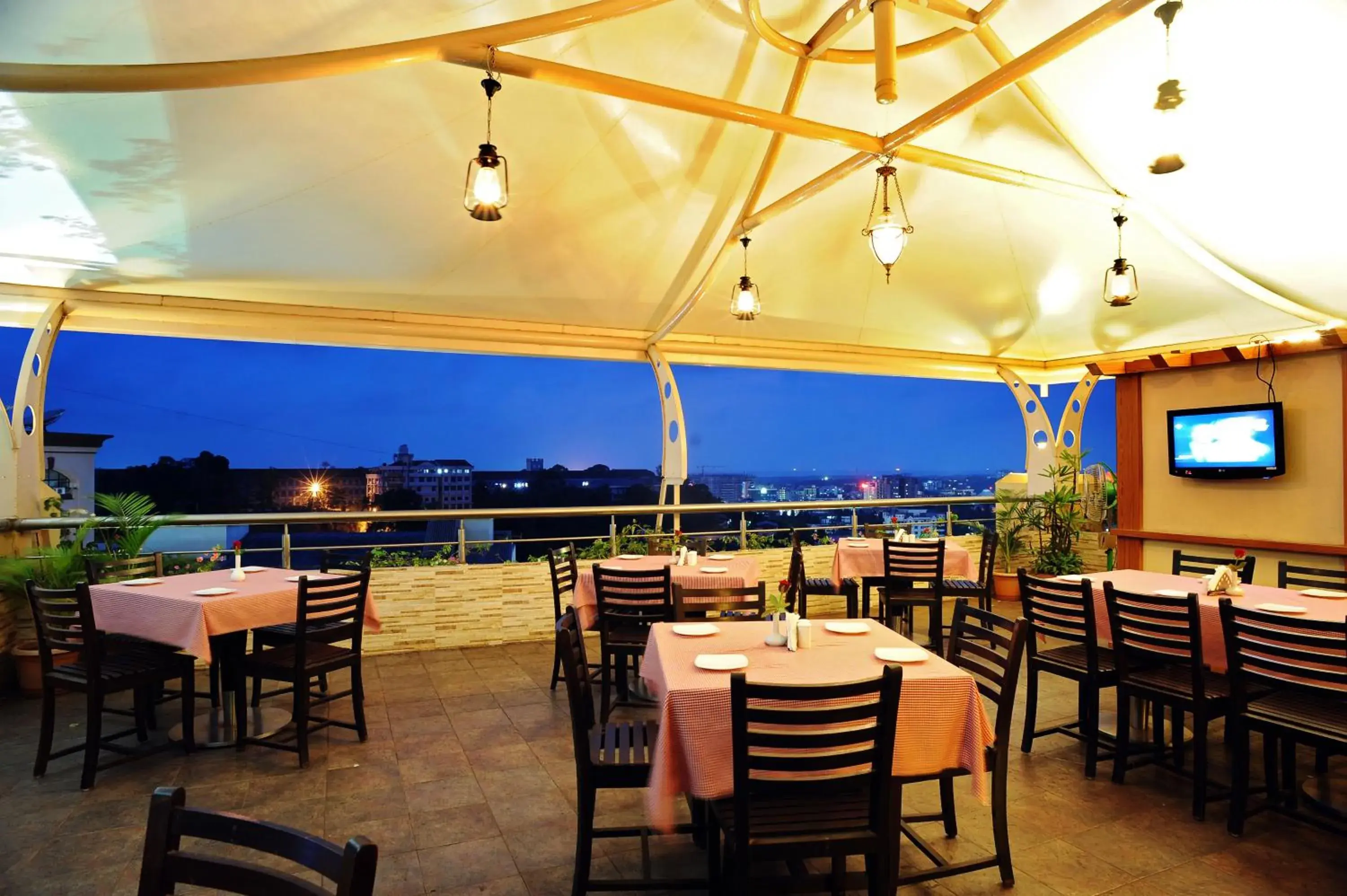 Restaurant/places to eat in Goldfinch Hotel Mangalore Restaurant/places to eat in Goldfinch Hotel Mangalore