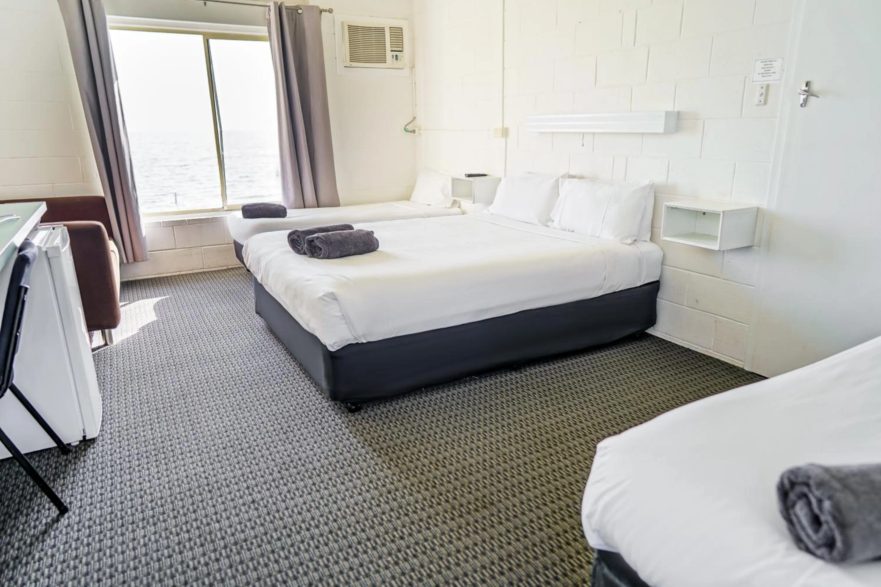 Bed in Meningie Waterfront Motel