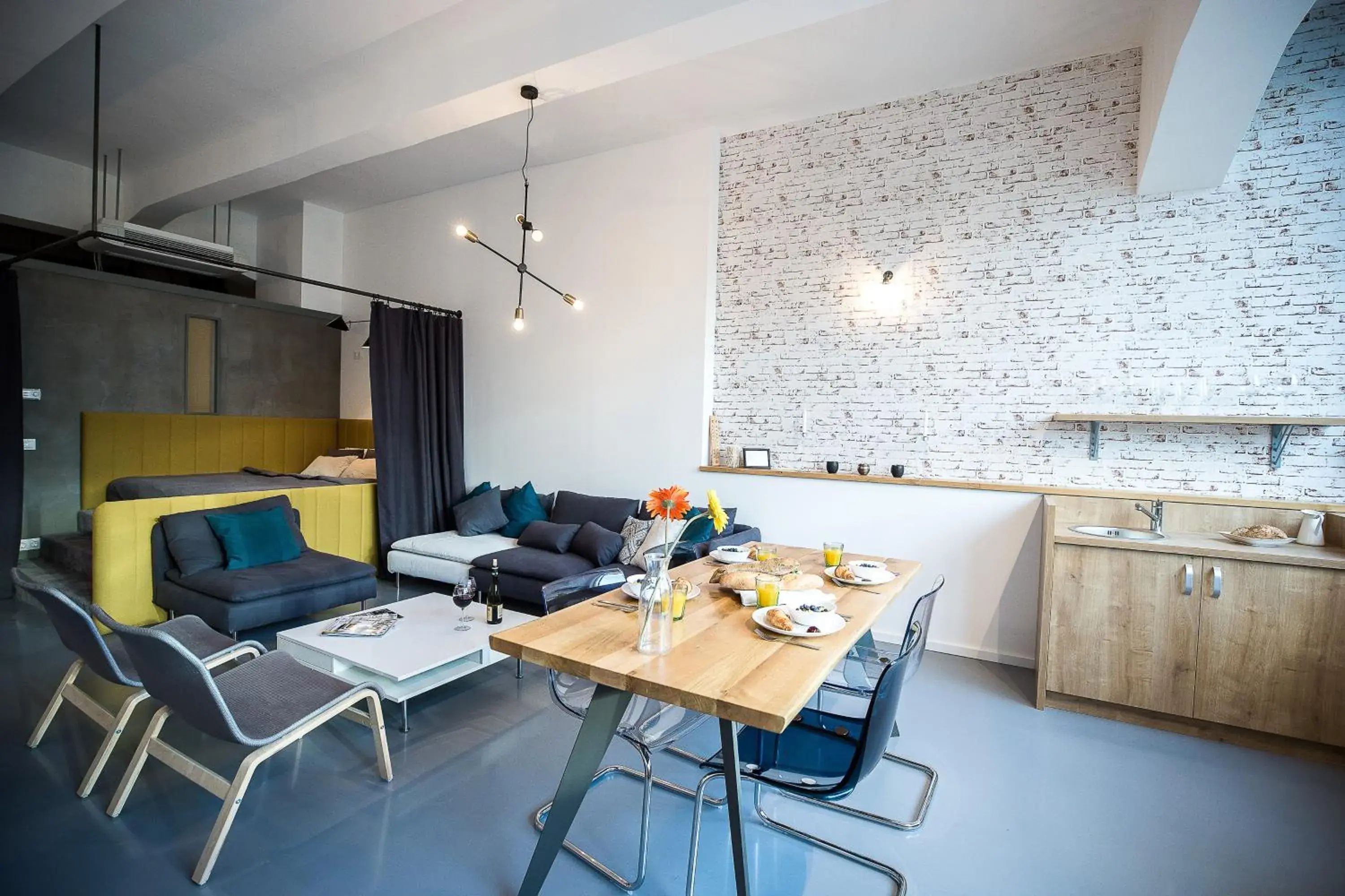 Dining Area in LOFT Astoria