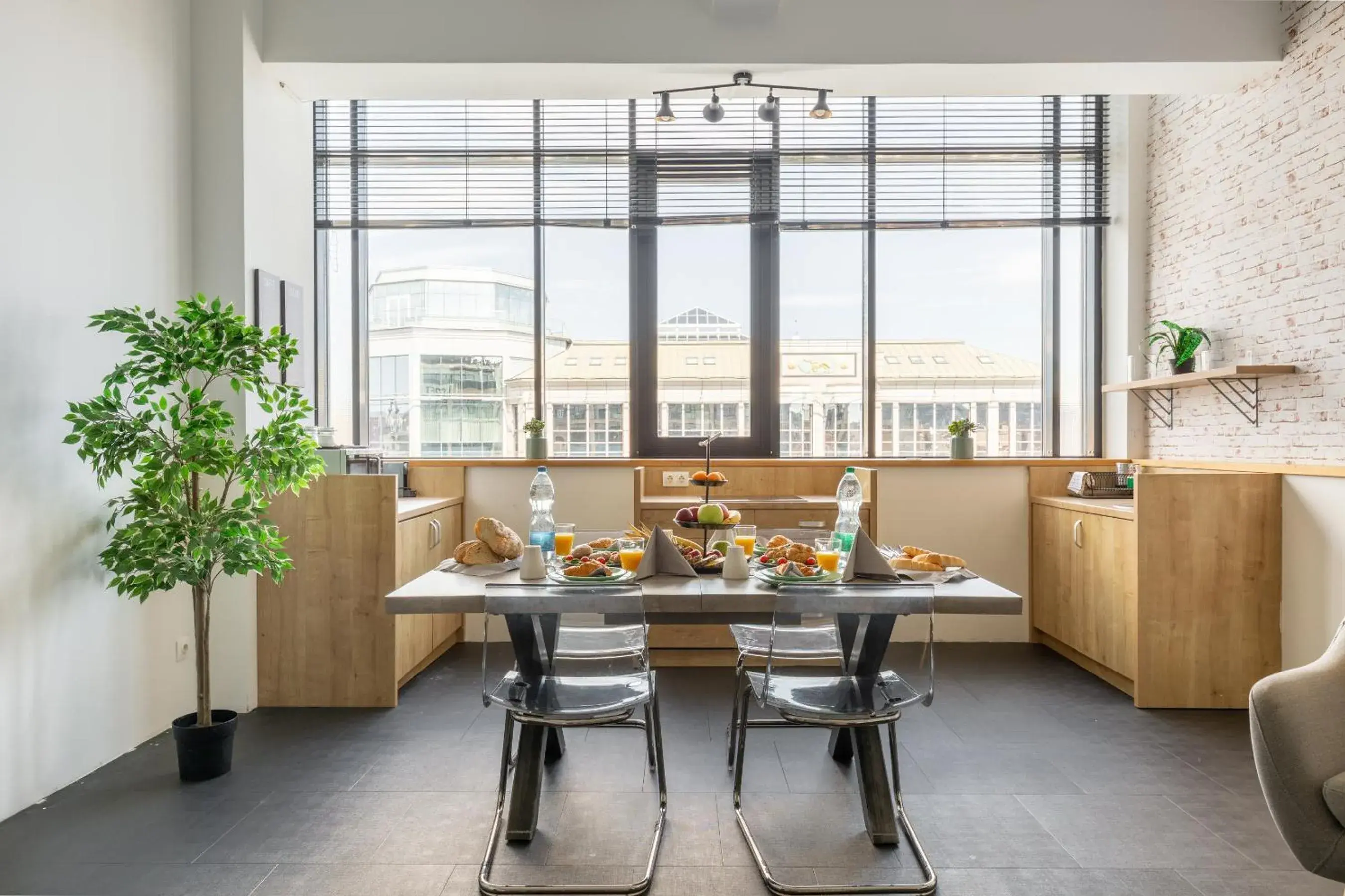 Coffee/tea facilities in LOFT Astoria