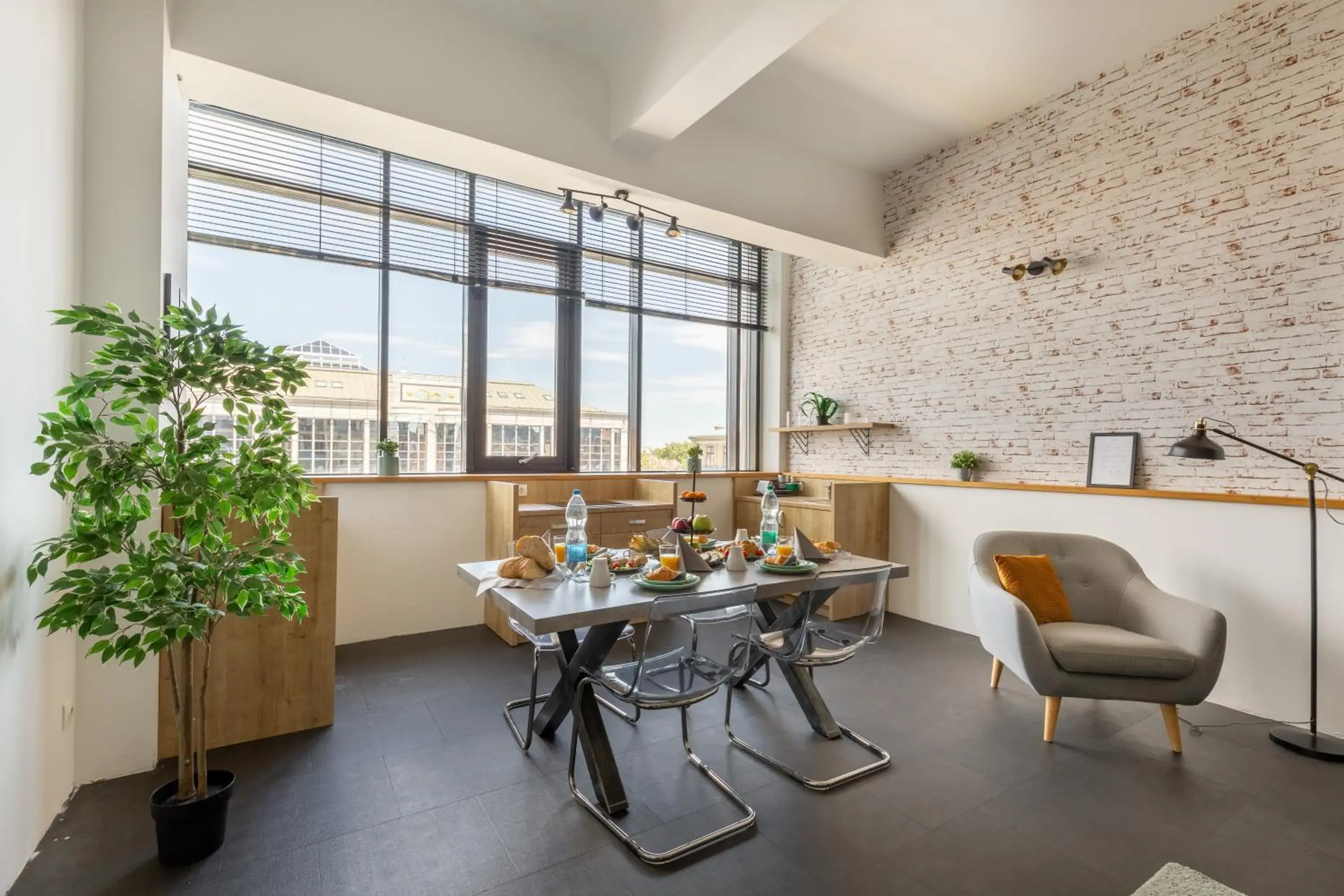 Coffee/tea facilities in LOFT Astoria