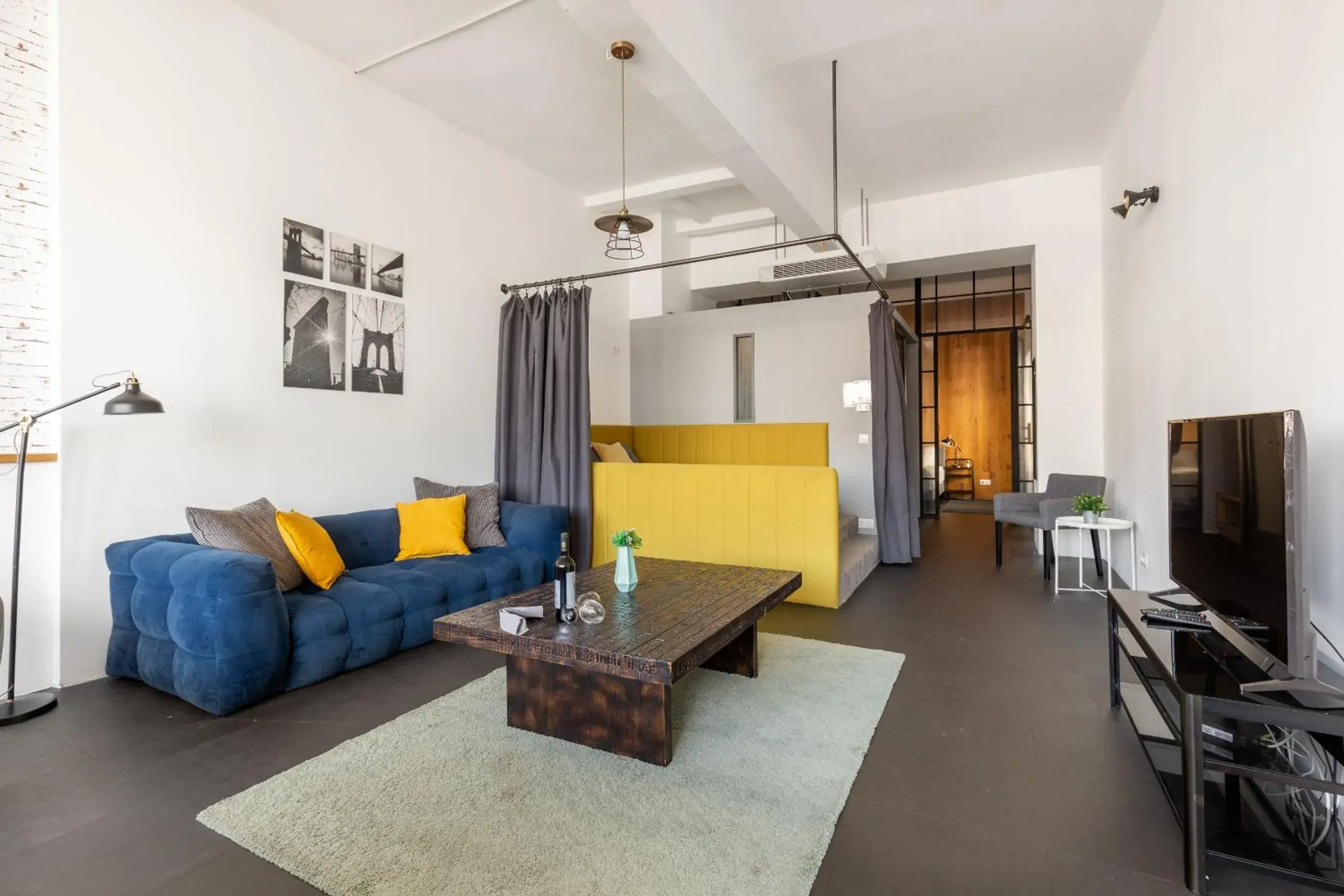 Living room, Seating Area in LOFT Astoria