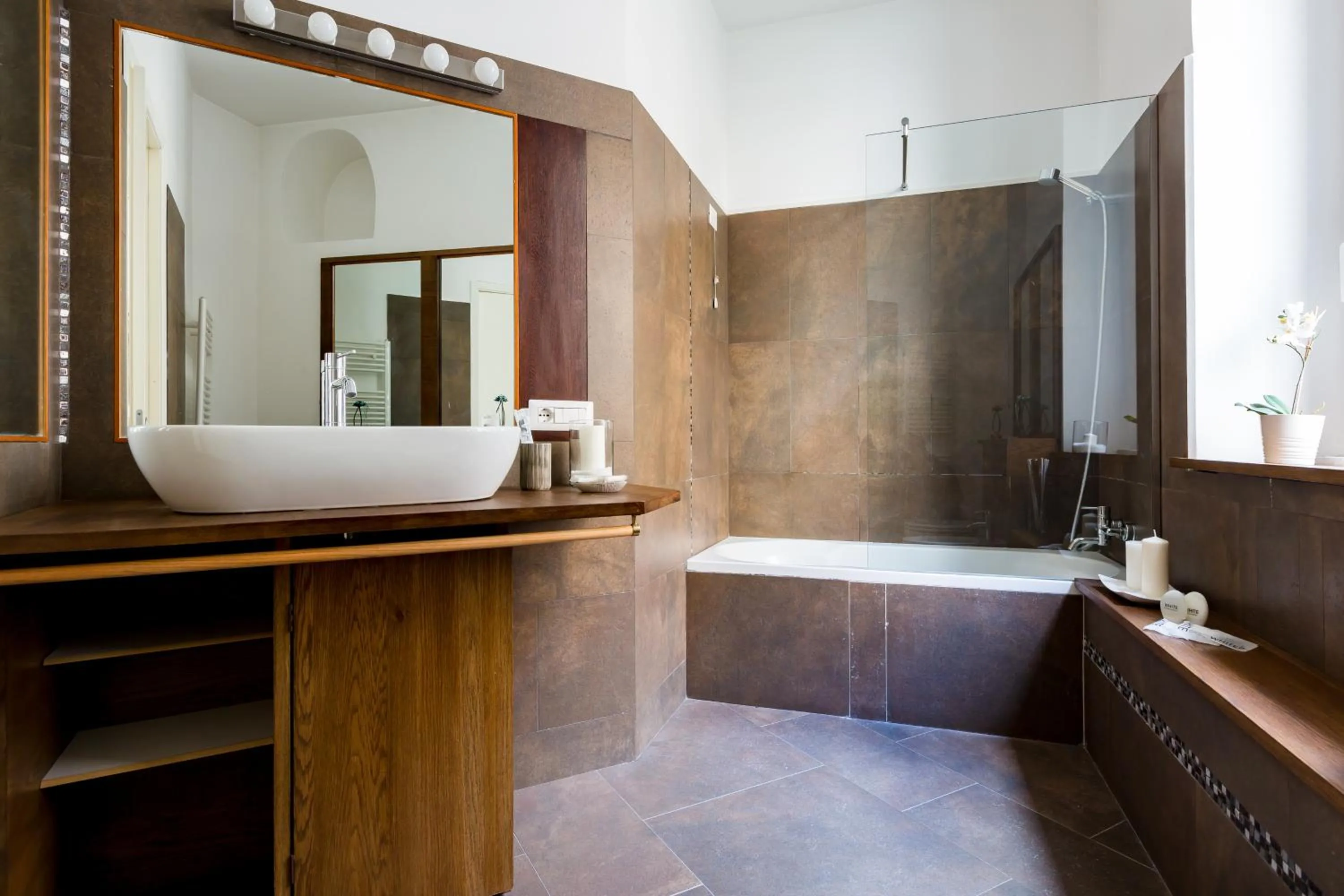 Bathroom in The Royal Story