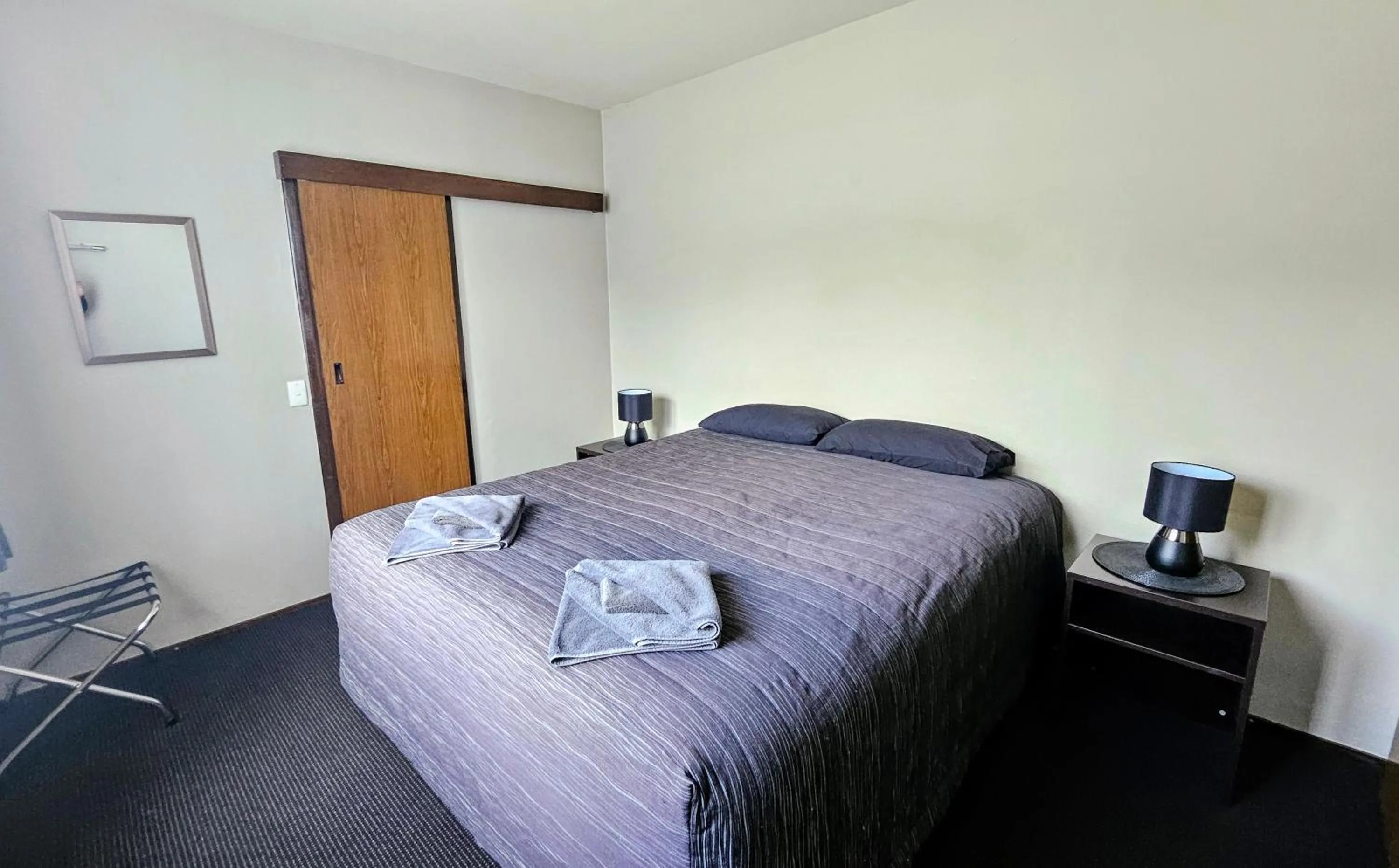 Bedroom, Bed in Anchor Motel