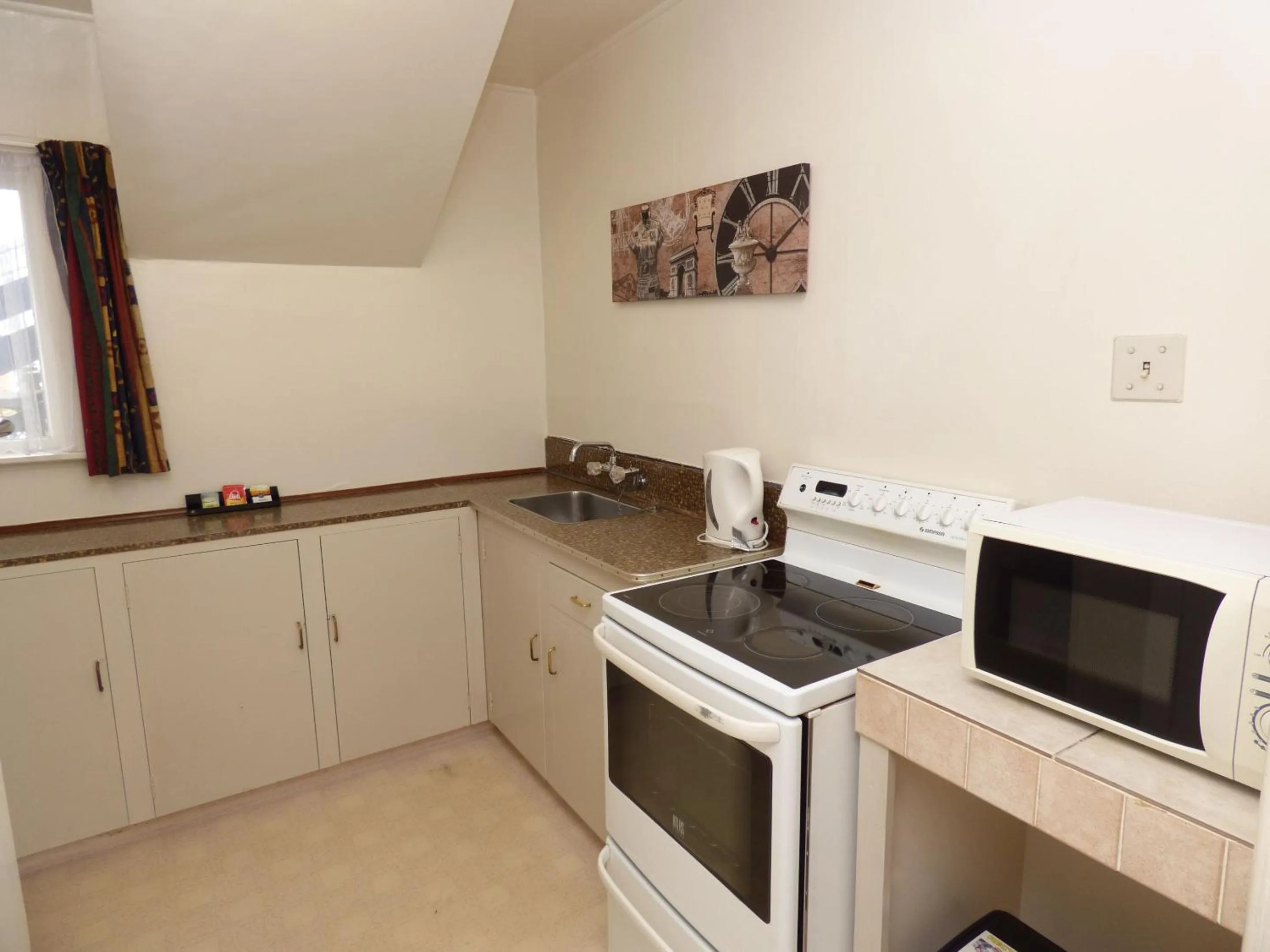 Kitchen or kitchenette in Anchor Motel
