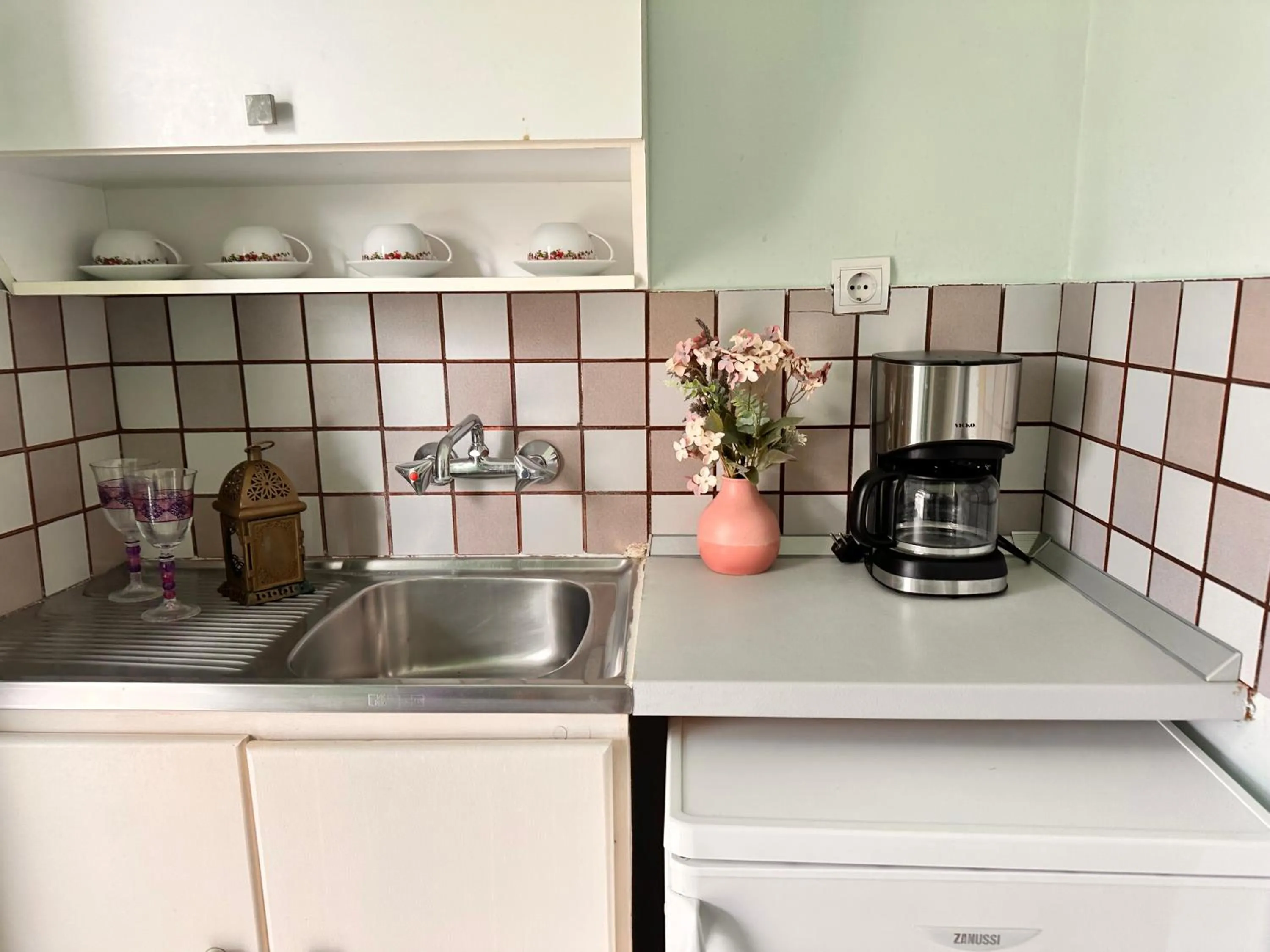 Kitchen or kitchenette in Infinity blue beach apartments - Renovated Apartments 2 Minutes from the Sea & Pool with Scenic Views