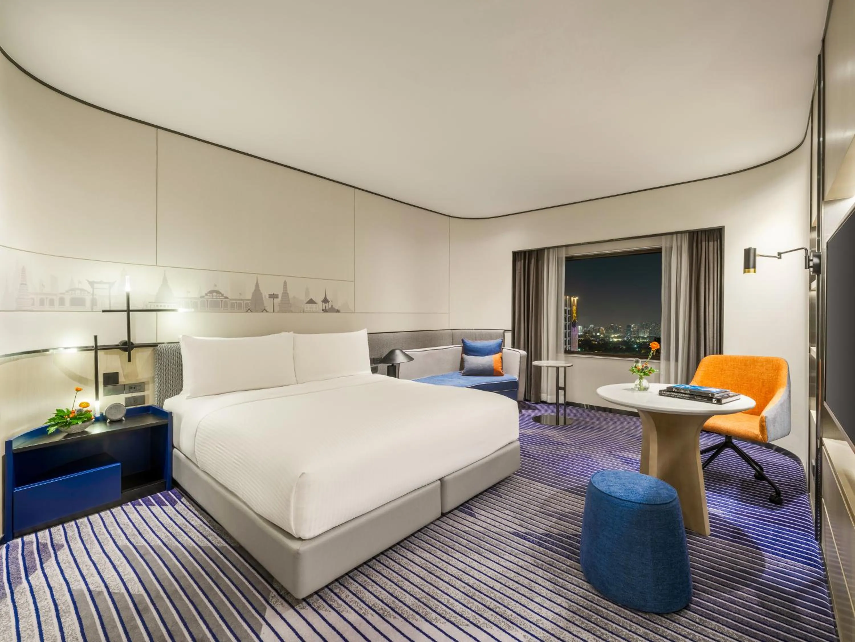 Bedroom, Bed in Crowne Plaza Bangkok Lumpini Park by IHG