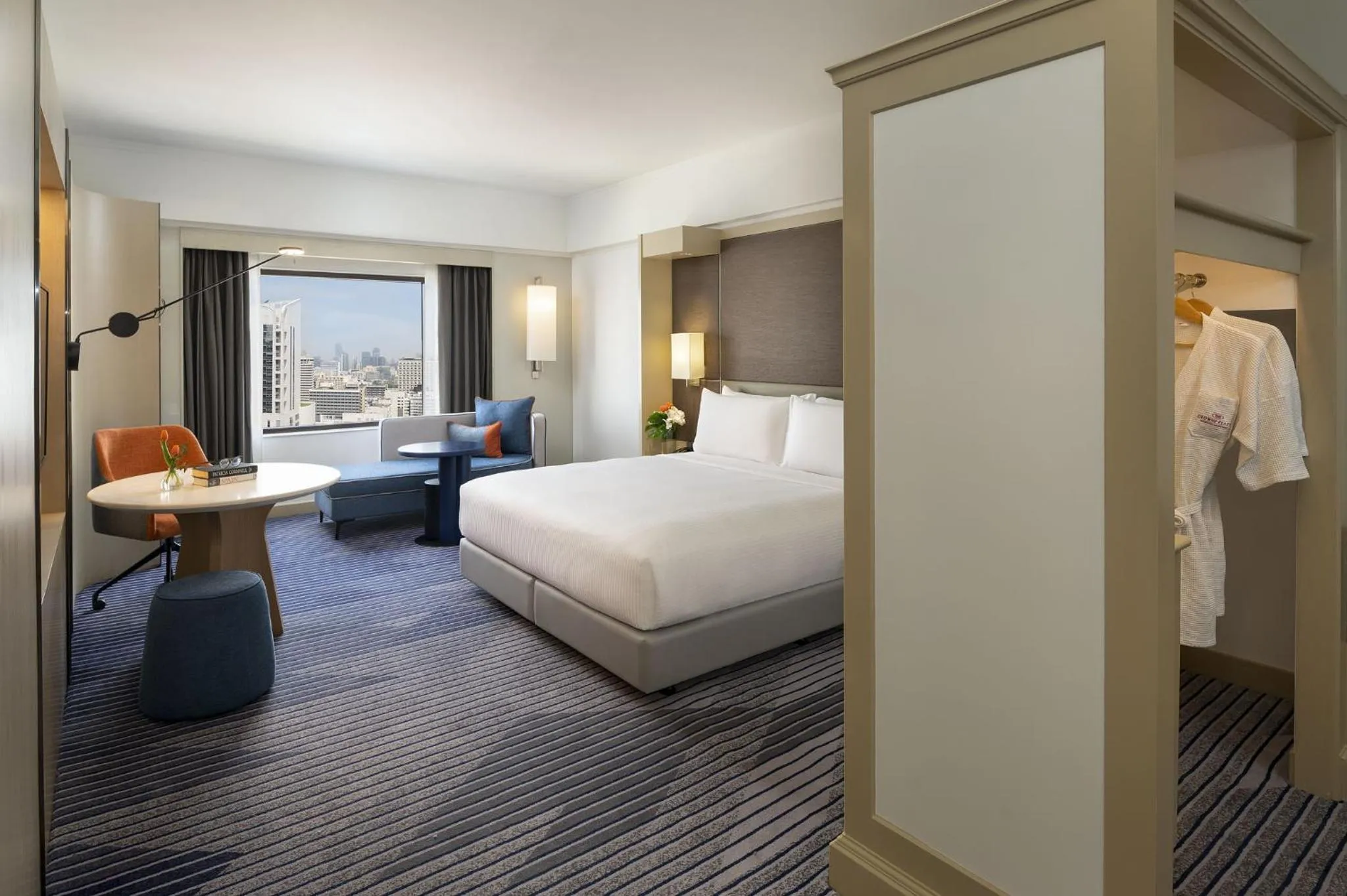 Bed in Crowne Plaza Bangkok Lumpini Park by IHG