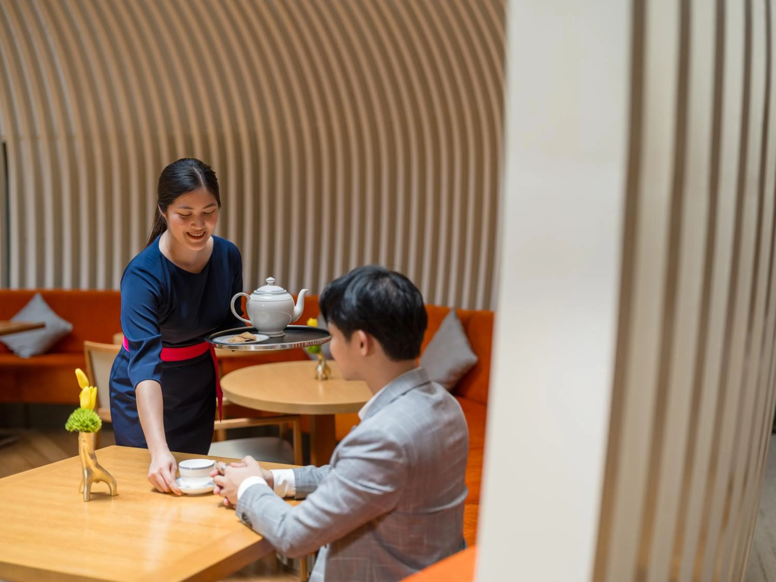 Lounge or bar in Crowne Plaza Bangkok Lumpini Park by IHG