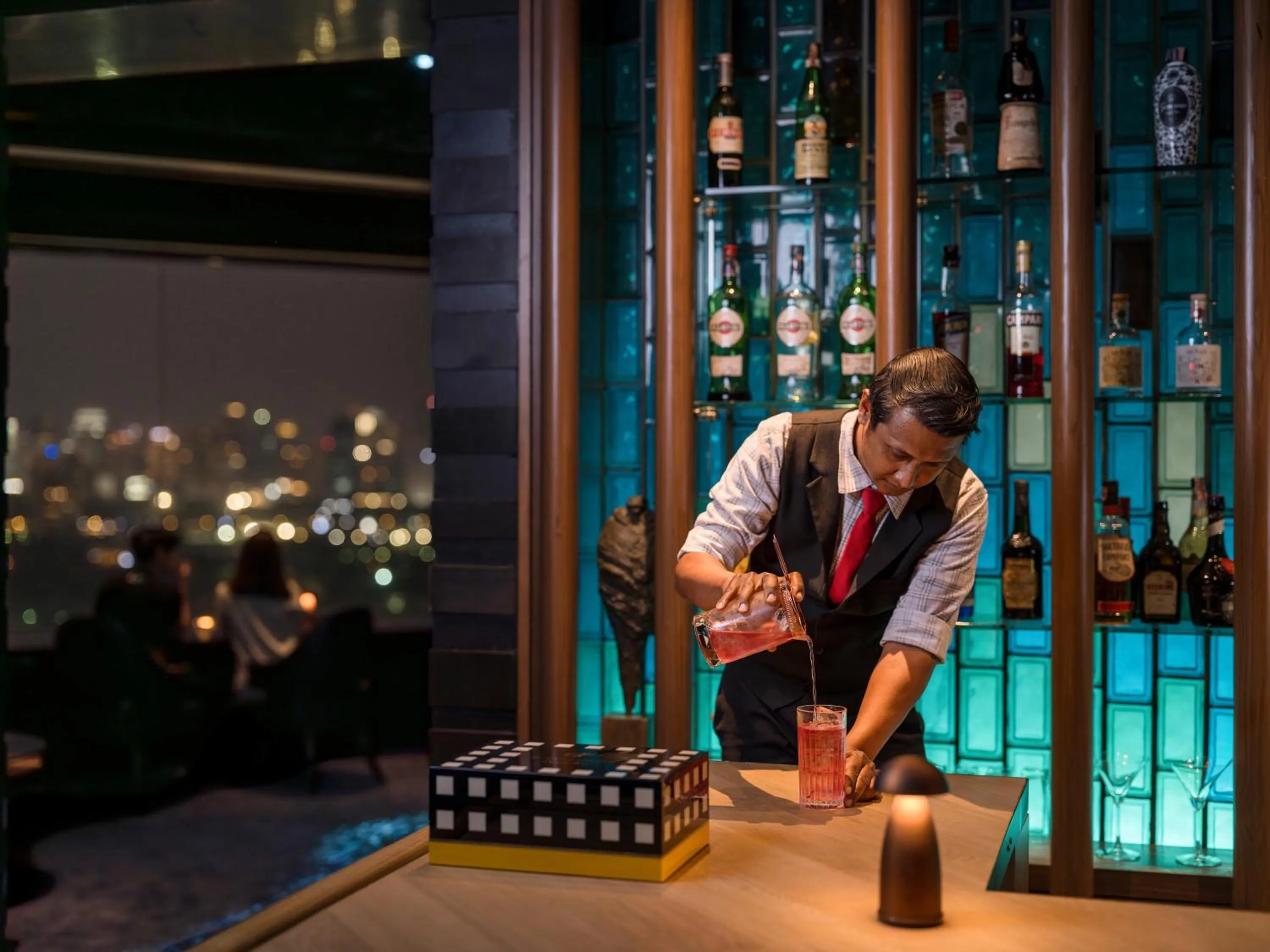 Lounge or bar in Crowne Plaza Bangkok Lumpini Park by IHG