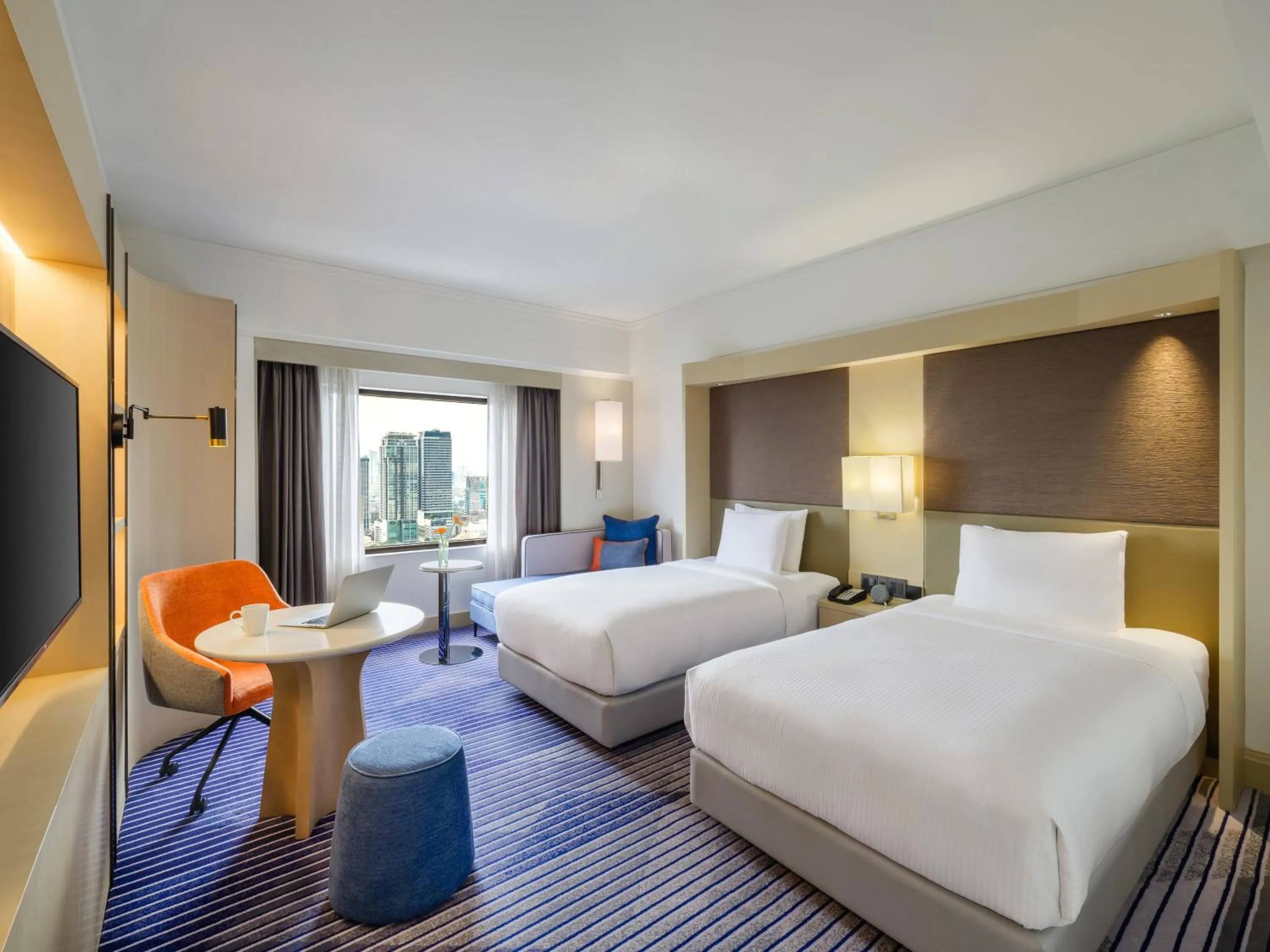 Photo of the whole room, Bed in Crowne Plaza Bangkok Lumpini Park by IHG