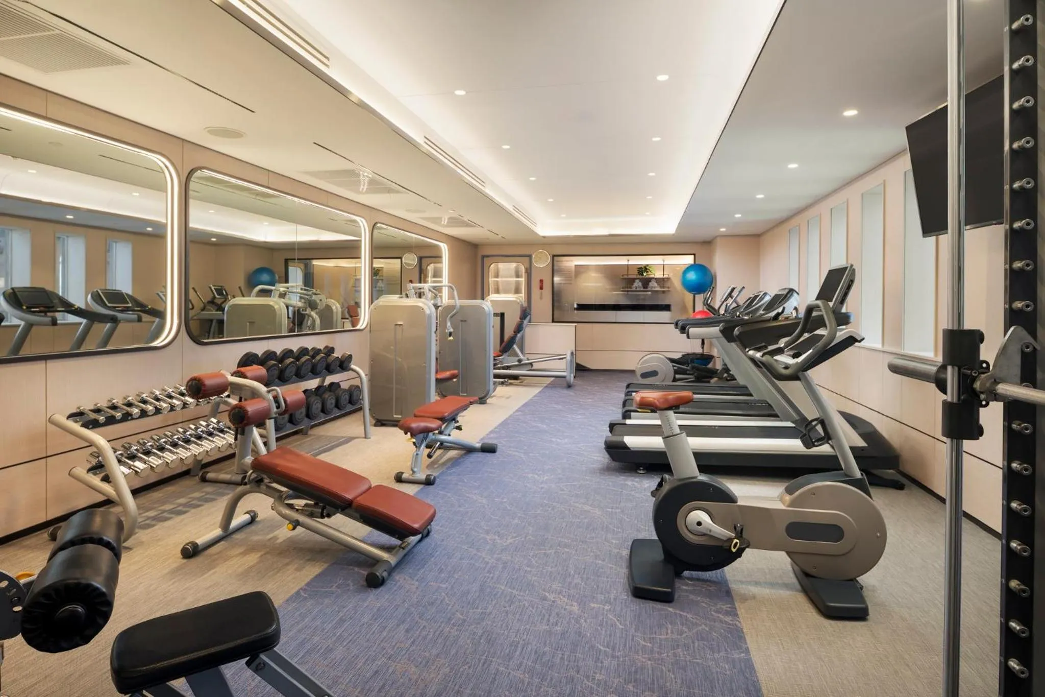 Fitness centre/facilities in Crowne Plaza Bangkok Lumpini Park by IHG