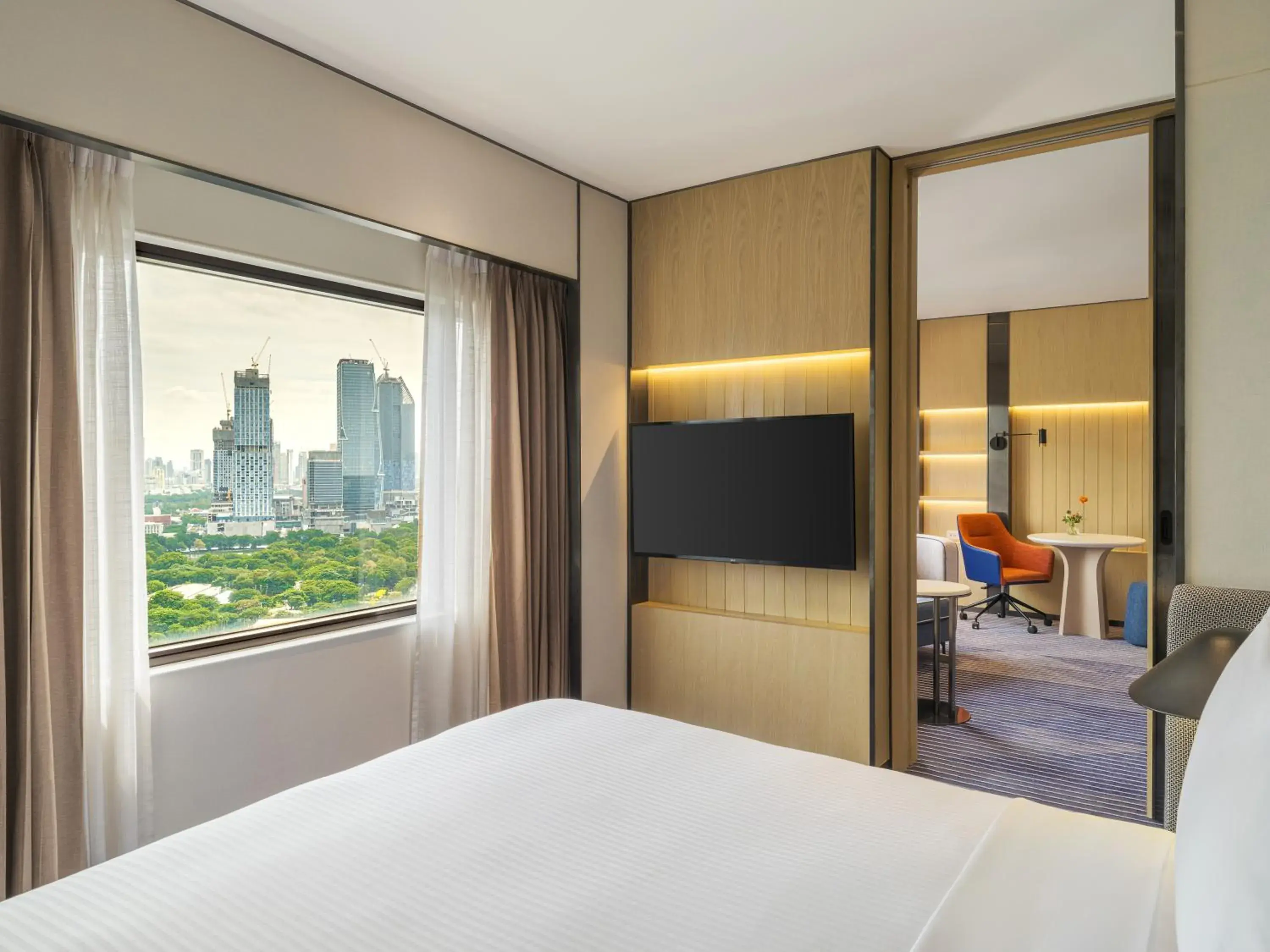 Photo of the whole room, Bed in Crowne Plaza Bangkok Lumpini Park by IHG Photo of the whole room, Bed in Crowne Plaza Bangkok Lumpini Park by IHG