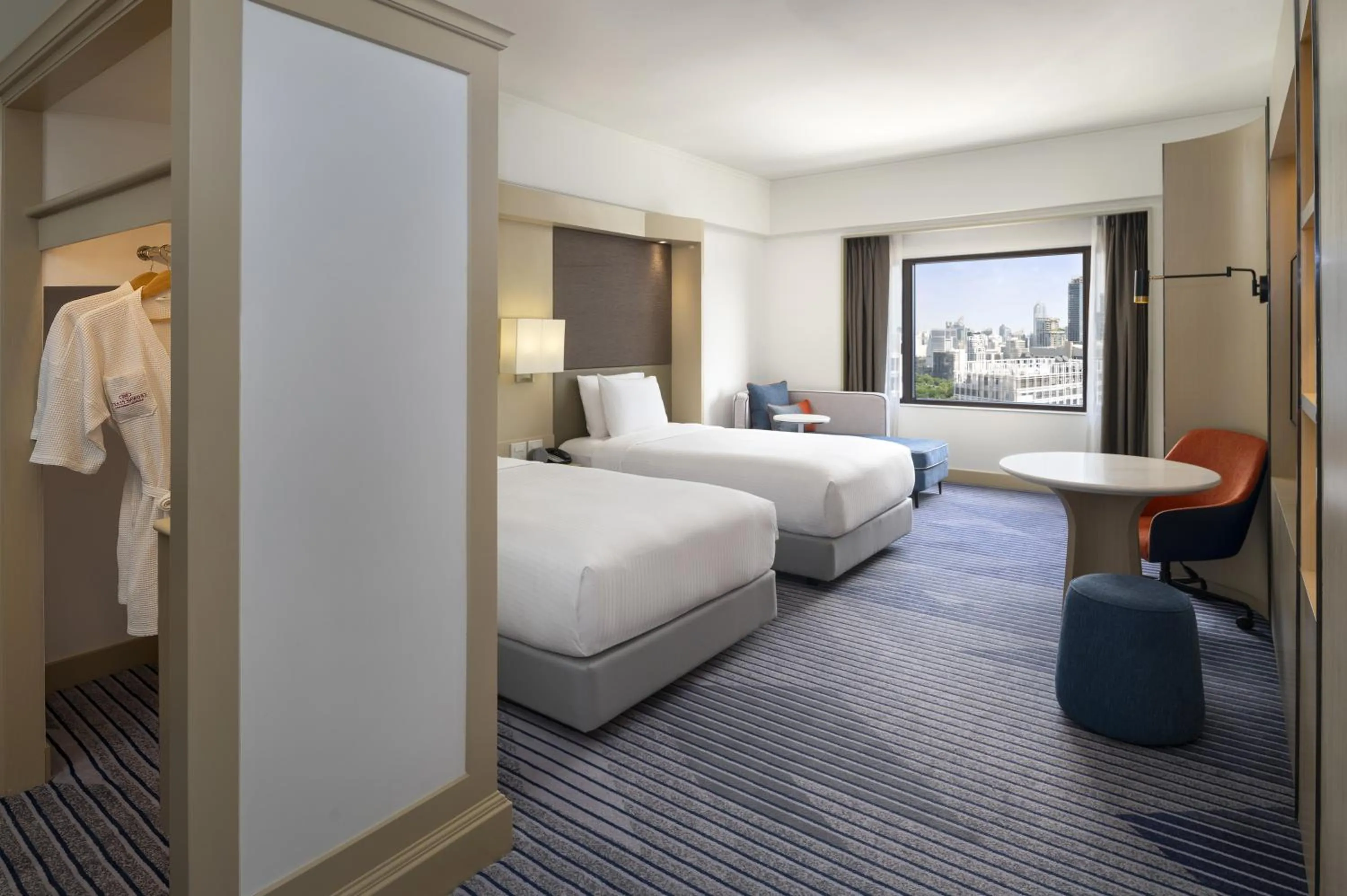 Bedroom, Bed in Crowne Plaza Bangkok Lumpini Park by IHG