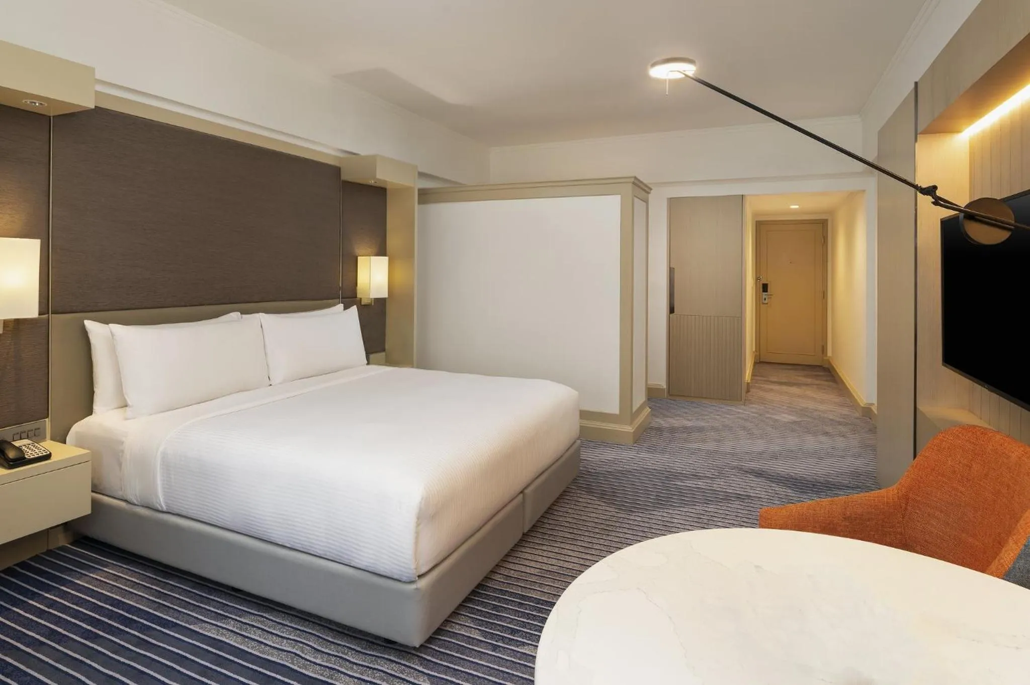 Photo of the whole room, Bed in Crowne Plaza Bangkok Lumpini Park by IHG