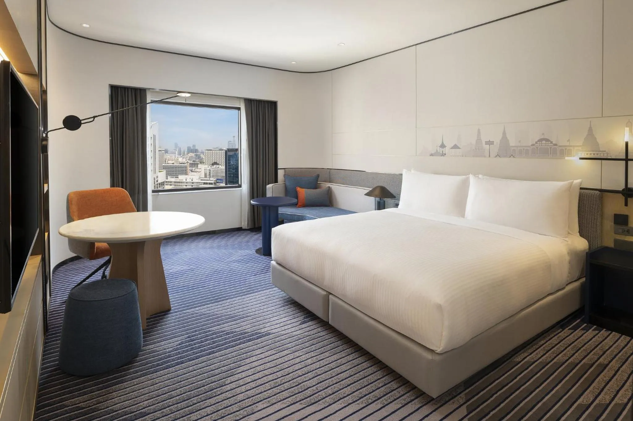 Photo of the whole room, Bed in Crowne Plaza Bangkok Lumpini Park by IHG