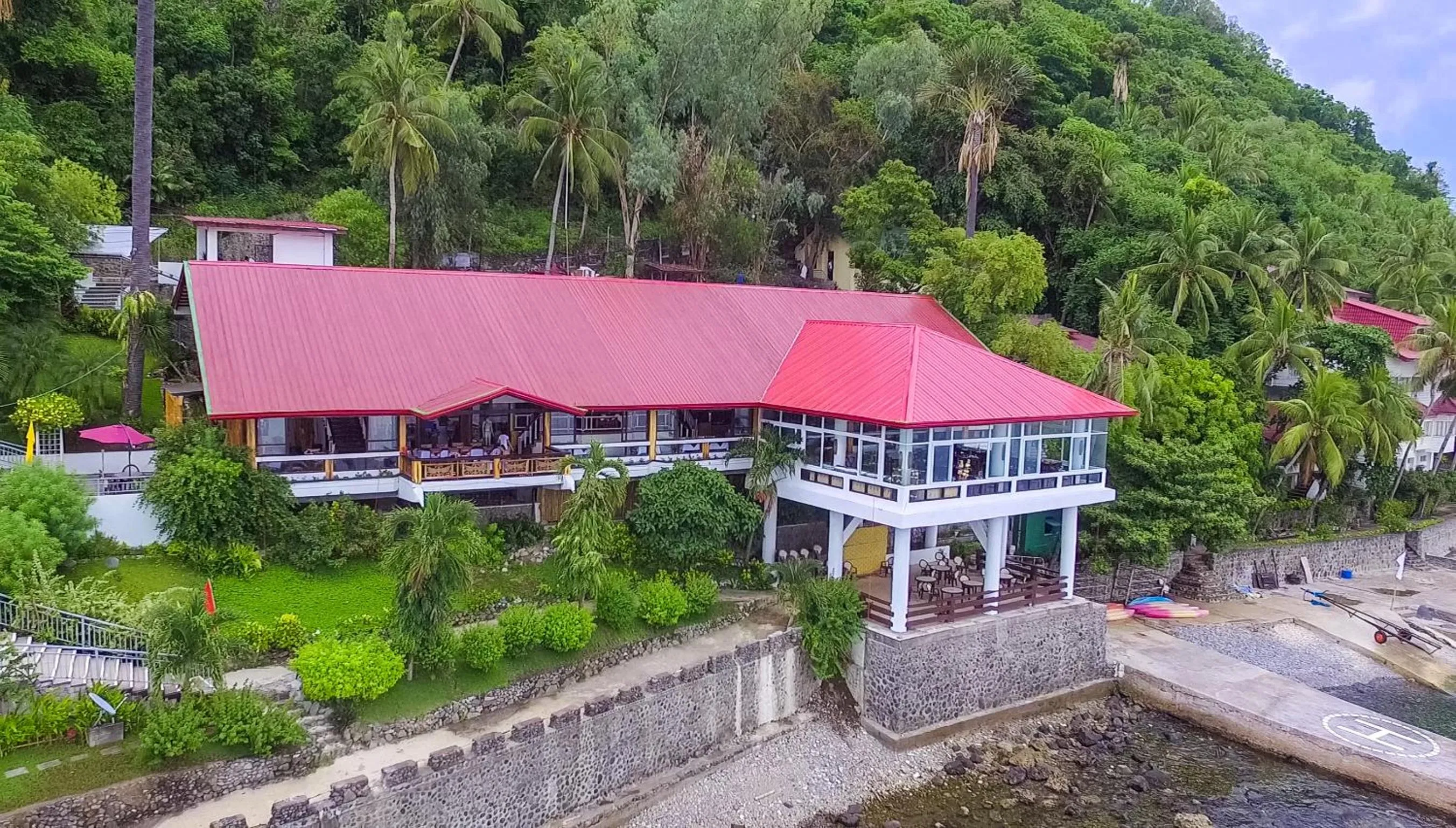 Restaurant/places to eat in Eagle Point Beach and Dive Resort