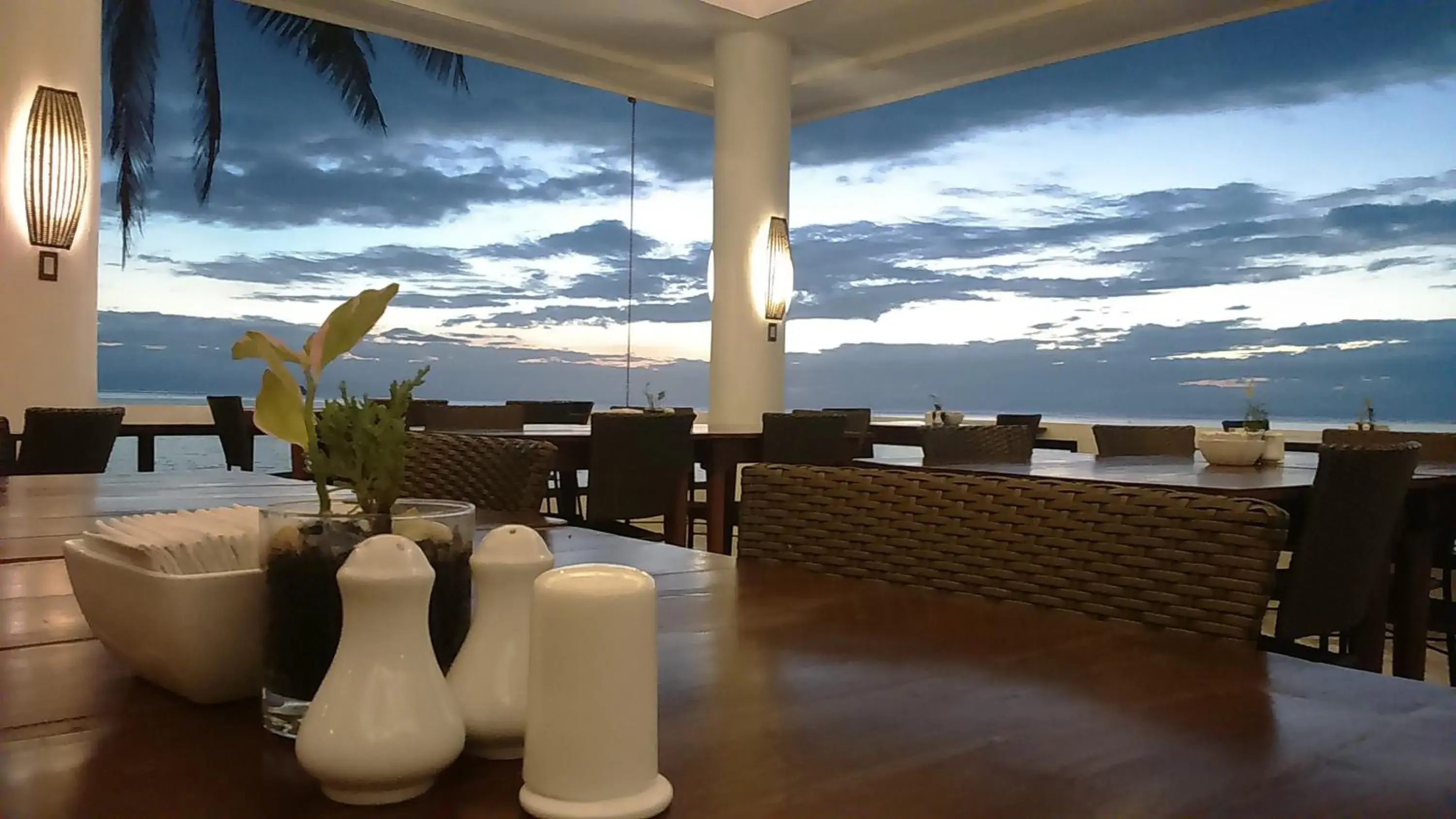 Restaurant/places to eat in Eagle Point Beach and Dive Resort Restaurant/places to eat in Eagle Point Beach and Dive Resort