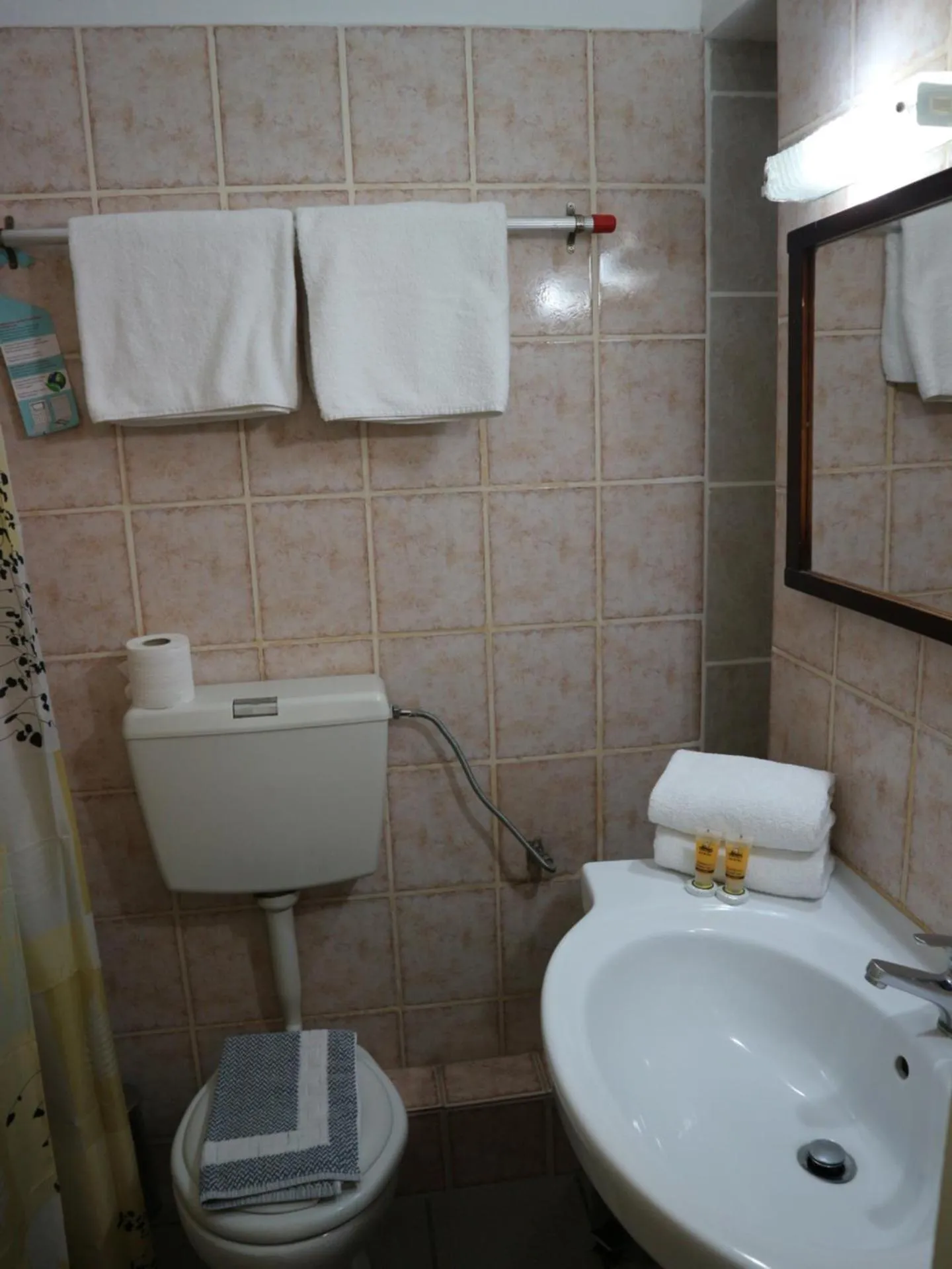 Photo of the whole room in Acropolis House