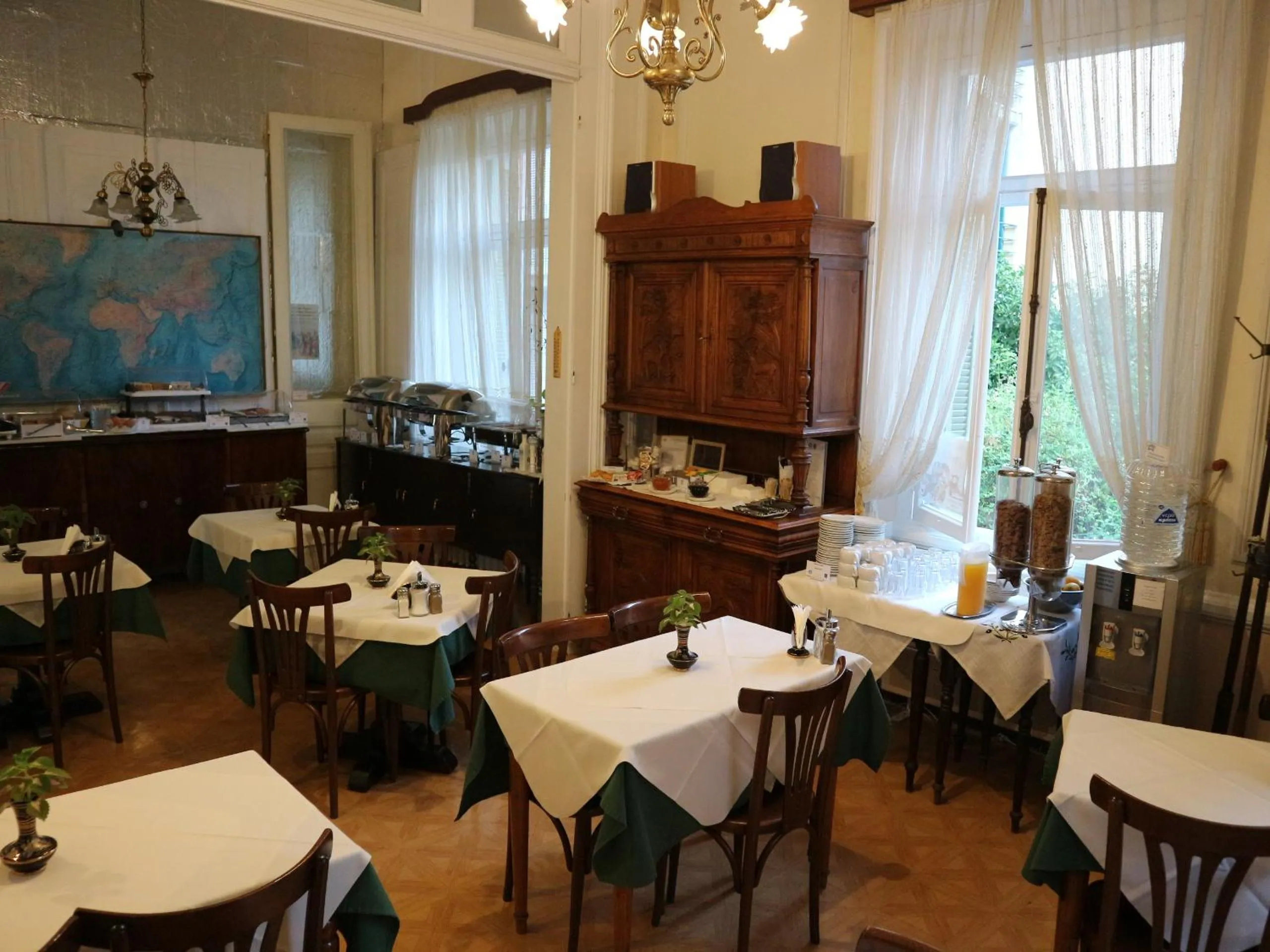 Breakfast in Acropolis House