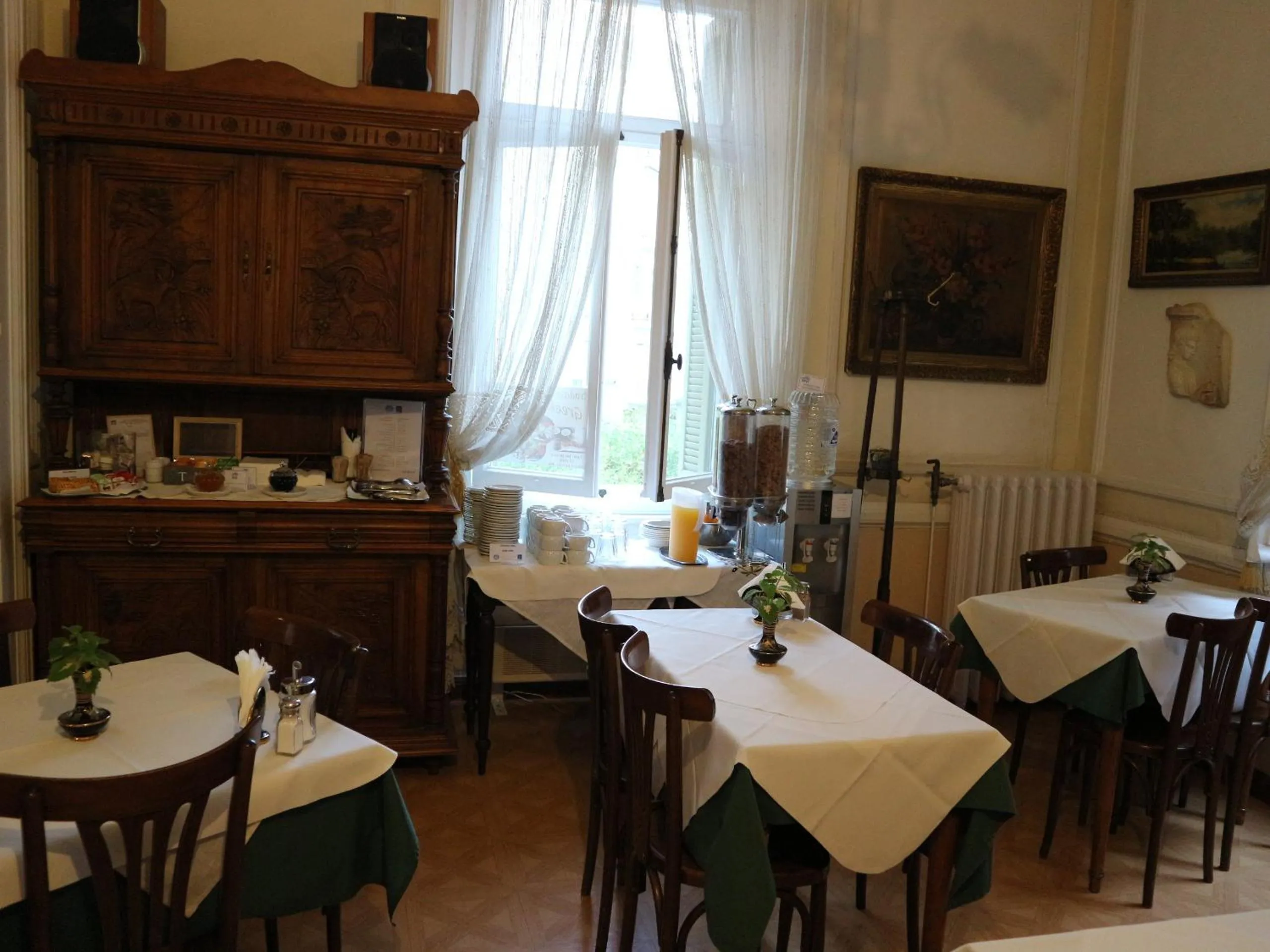 Breakfast in Acropolis House