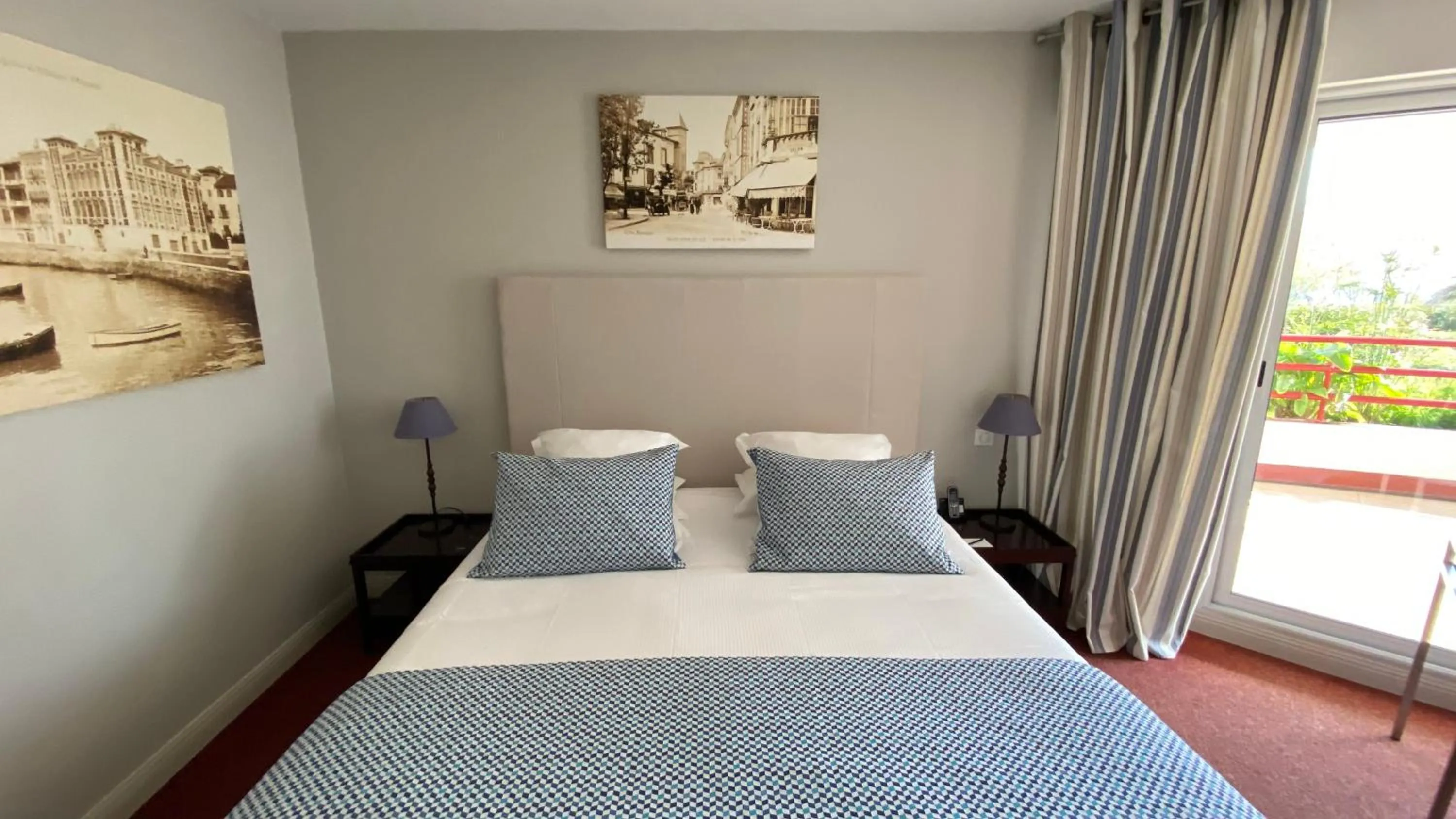 Bed in Hôtel La Réserve