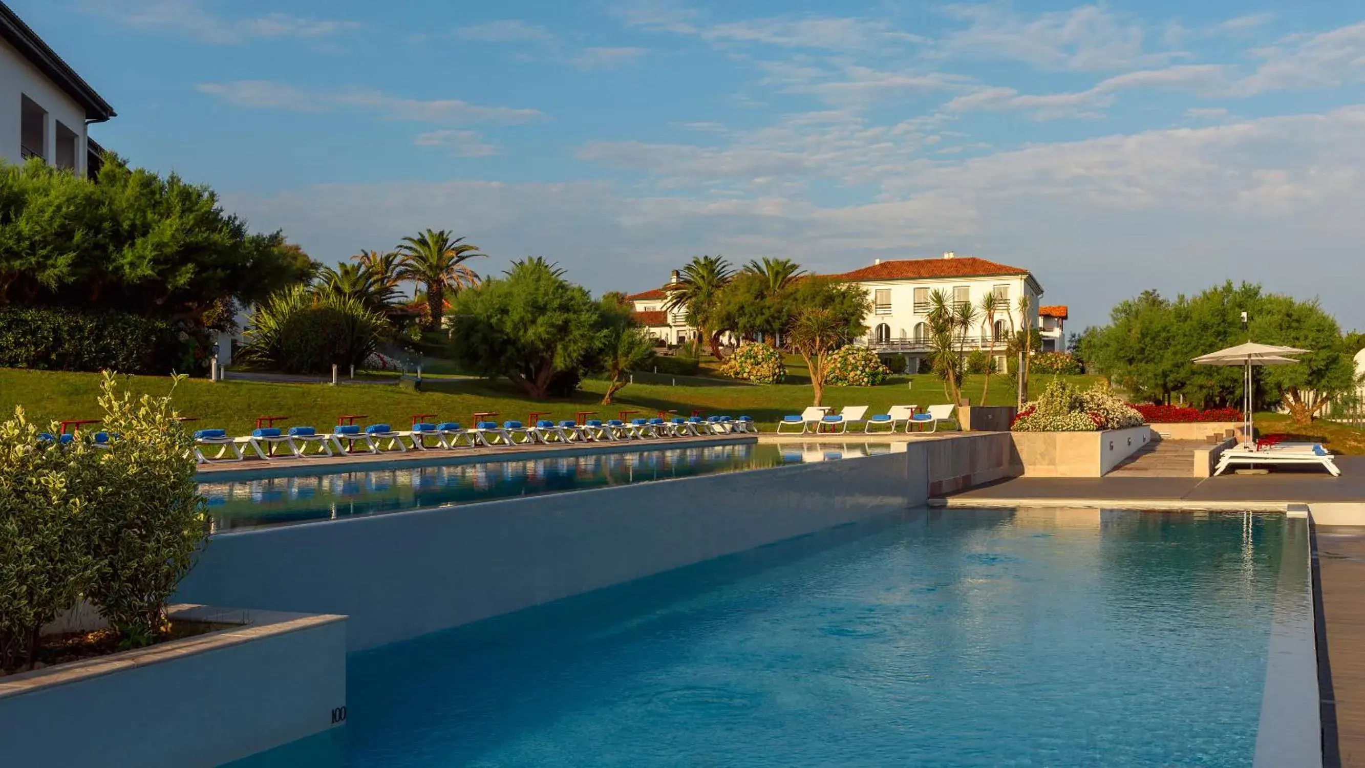 Swimming pool in Hôtel La Réserve Swimming pool in Hôtel La Réserve
