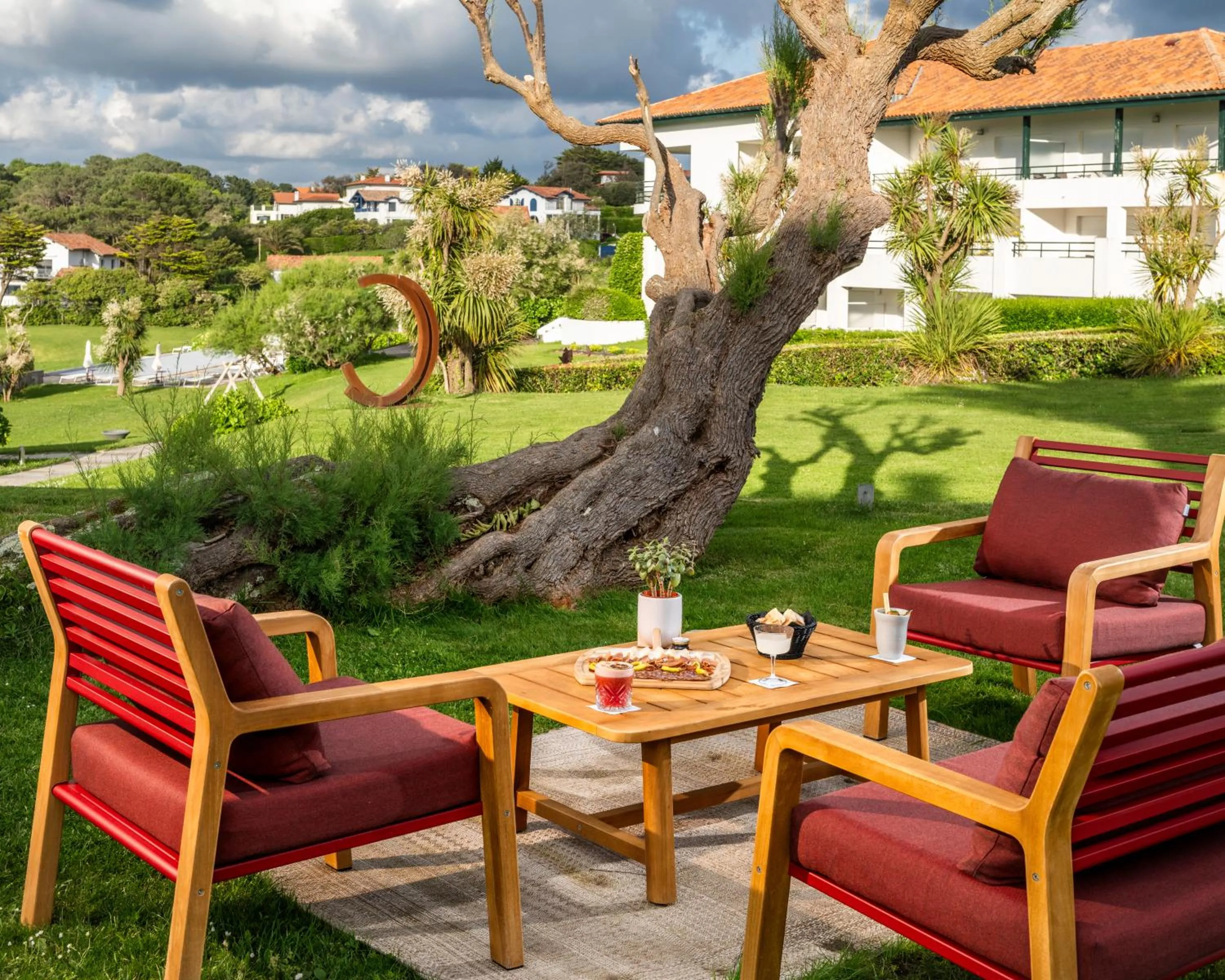 Garden in Hôtel La Réserve