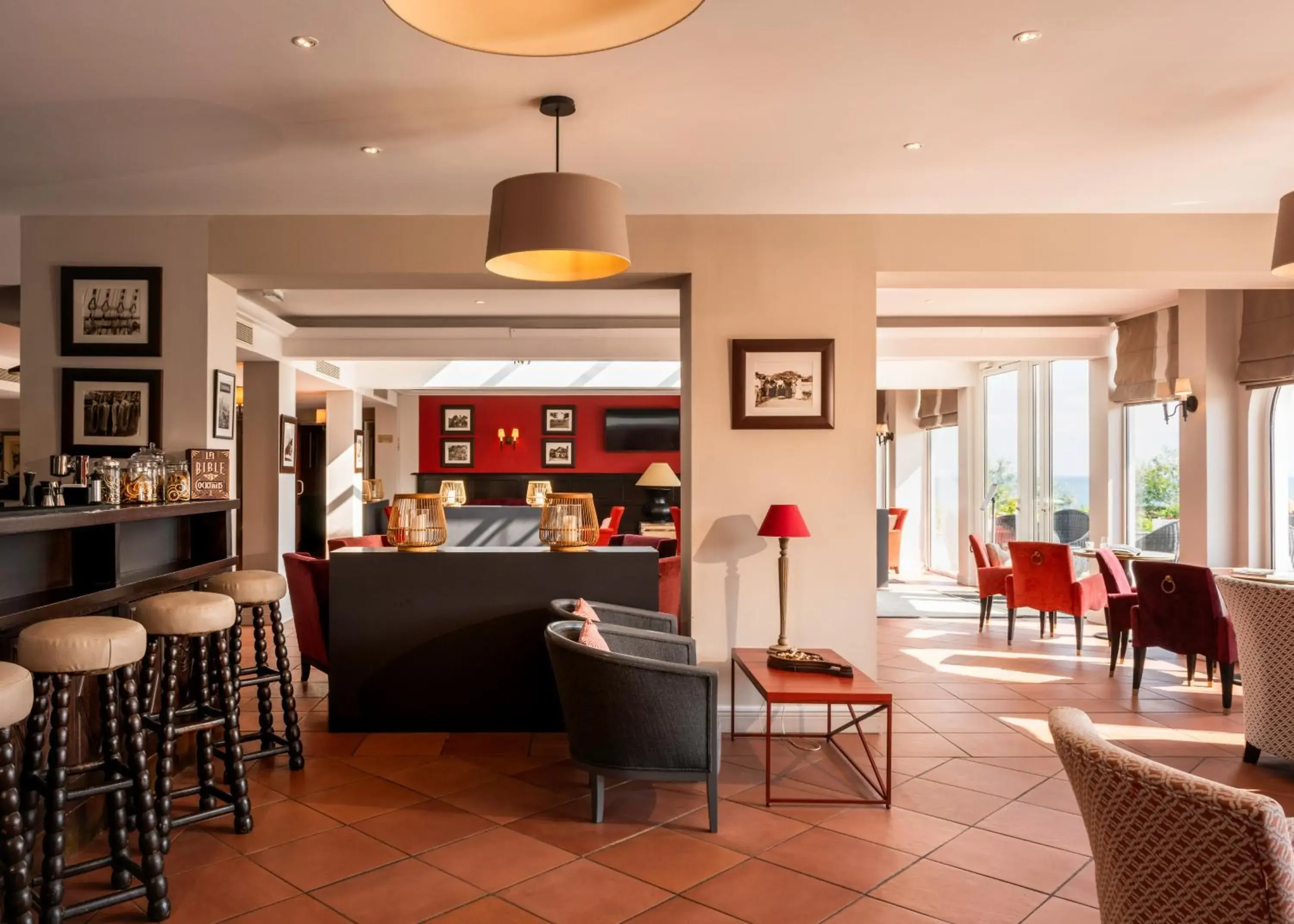 Lounge or bar in Hôtel La Réserve Lounge or bar in Hôtel La Réserve