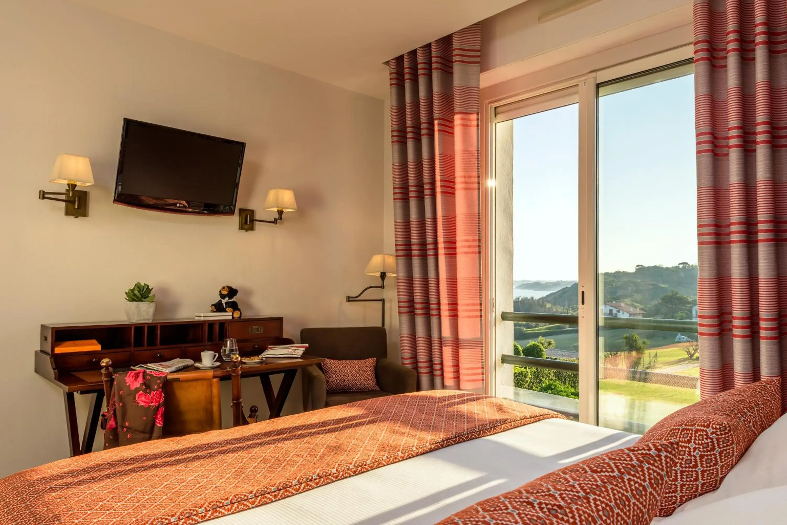 Garden view, Bed in Hôtel La Réserve Garden view, Bed in Hôtel La Réserve