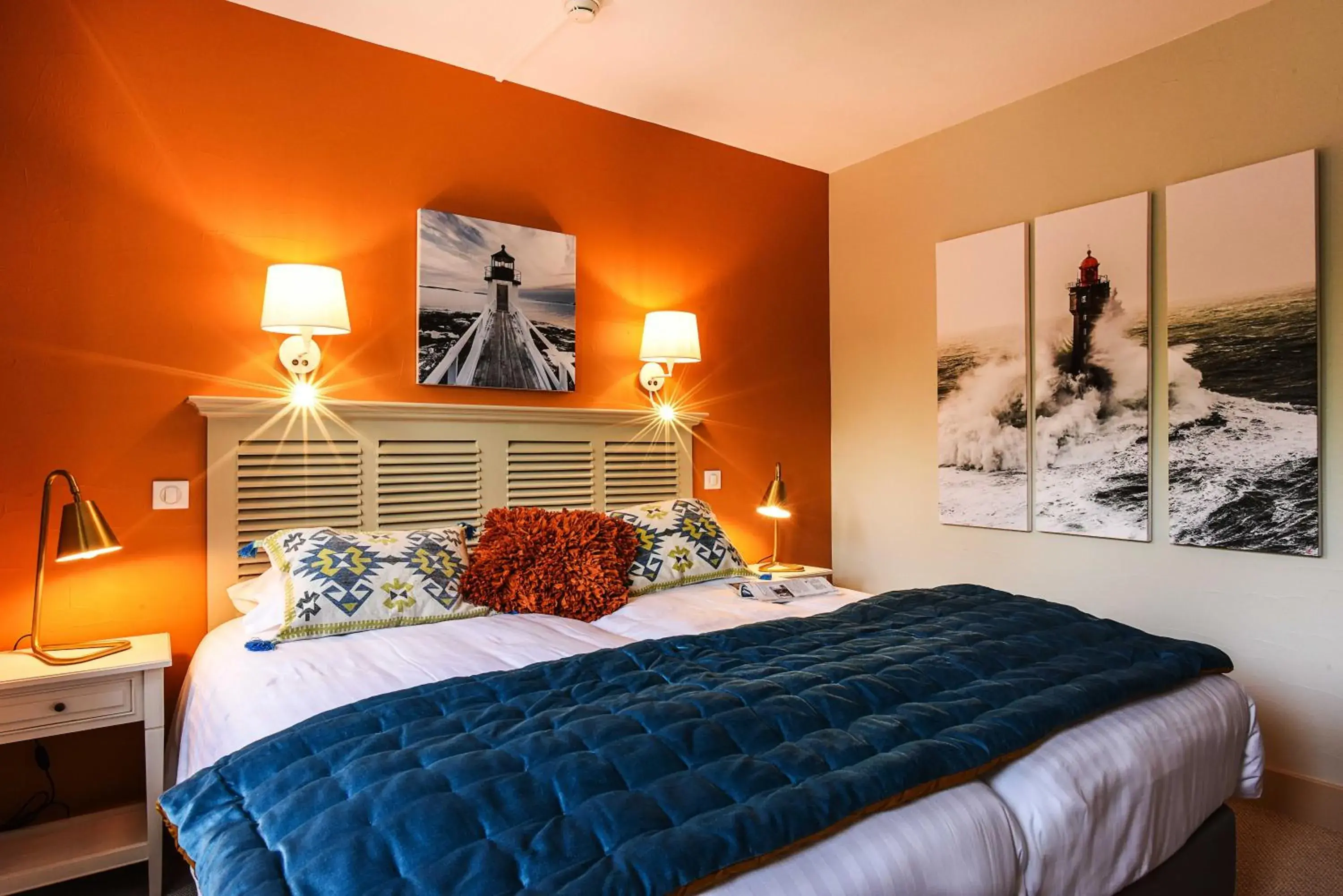 Photo of the whole room, Bed in Hôtel La Réserve Photo of the whole room, Bed in Hôtel La Réserve