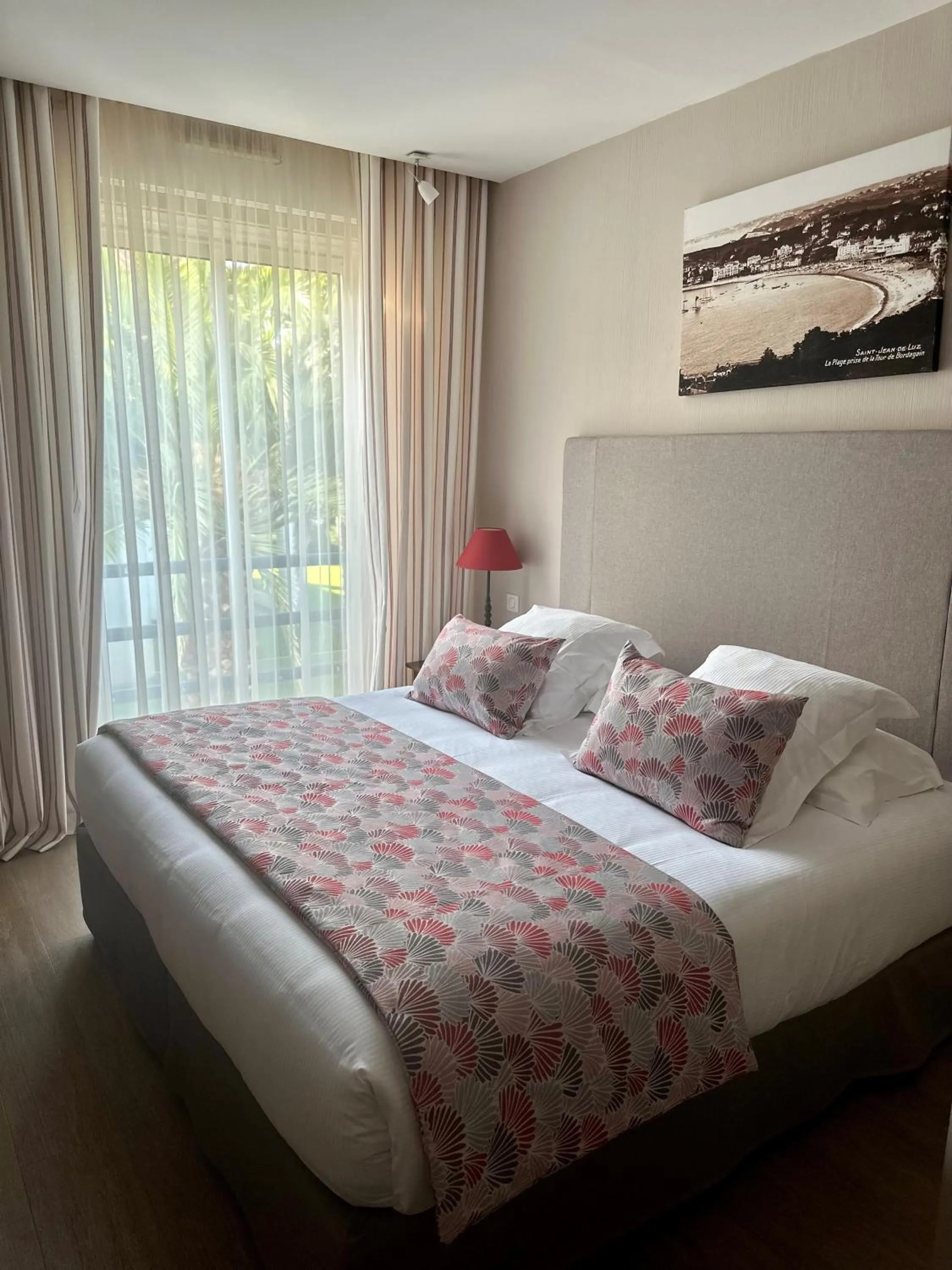 Bedroom in Hôtel La Réserve