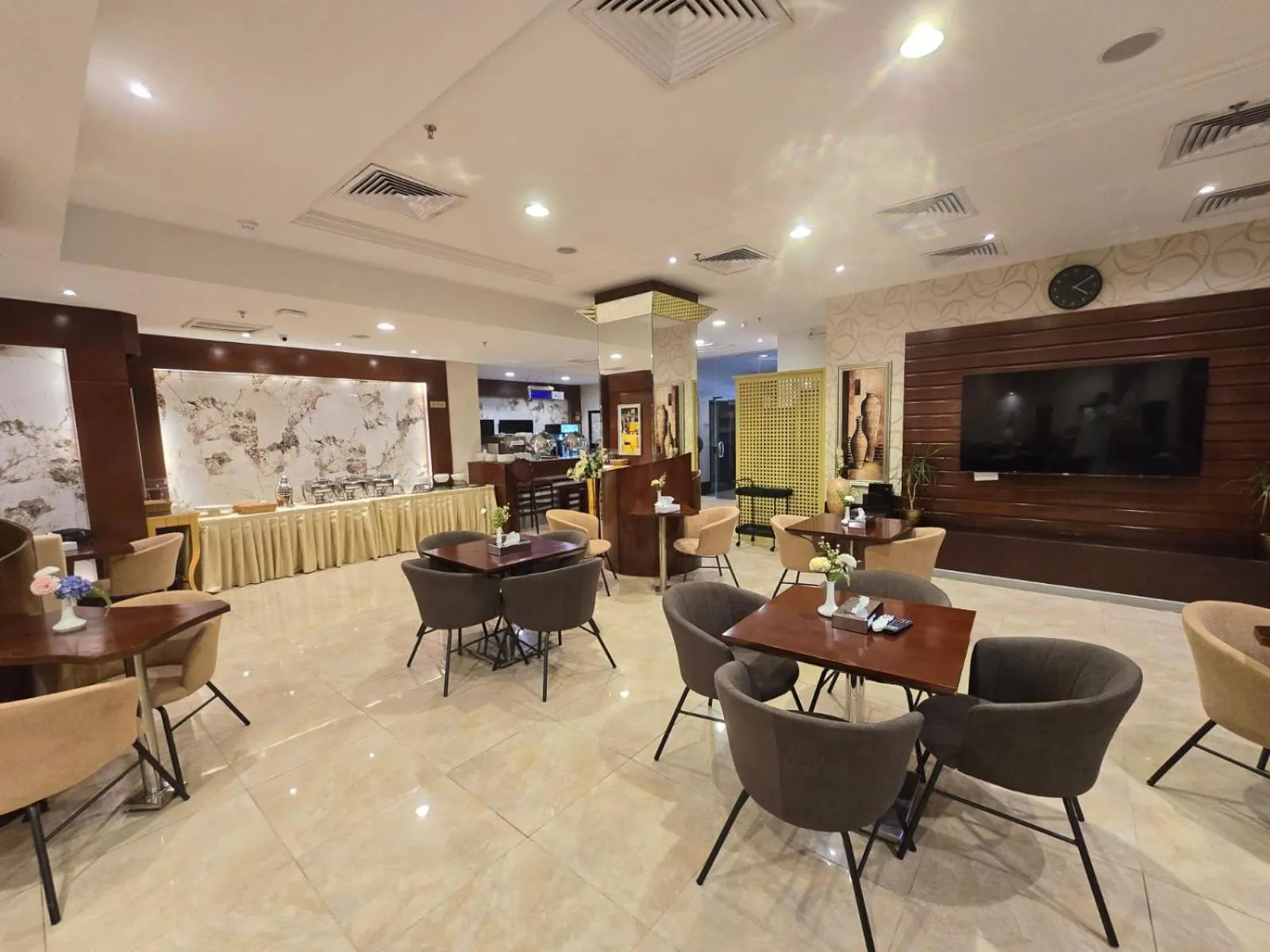 Restaurant/places to eat in Ekono Hotel