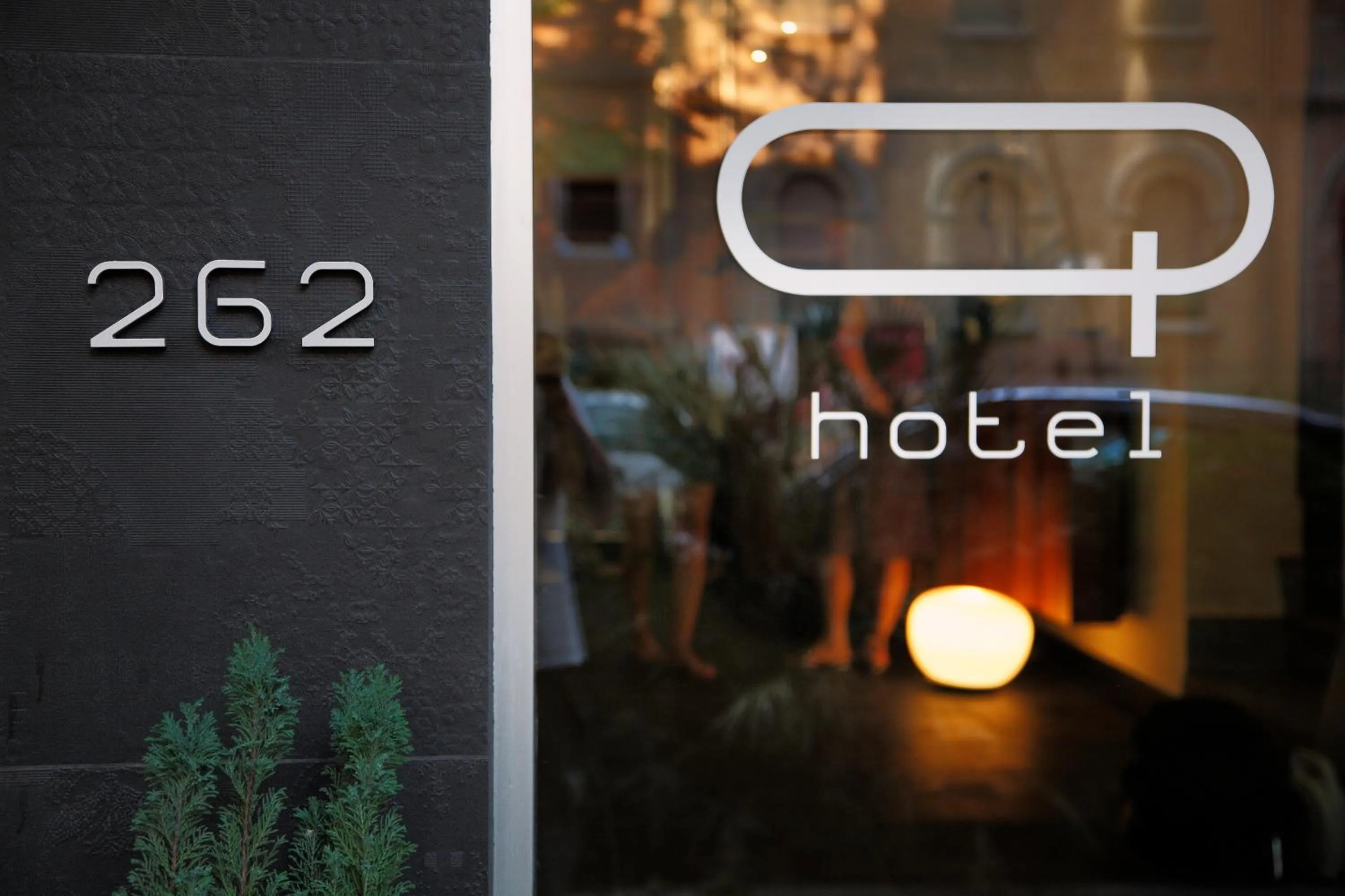 Logo/Certificate/Sign in Q Hotel