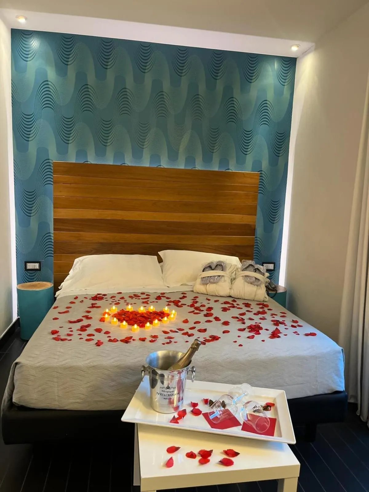 Bedroom, Bed in Q Hotel