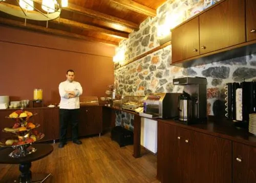 Restaurant/places to eat in Gioras Hotel