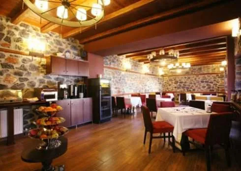 Restaurant/places to eat in Gioras Hotel