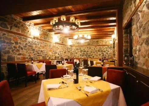 Restaurant/places to eat in Gioras Hotel