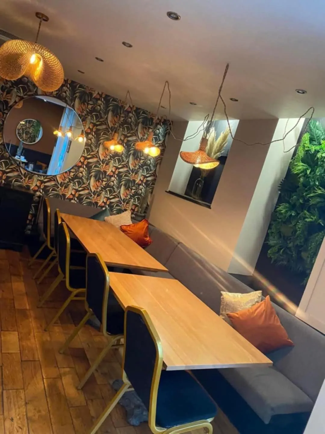 Restaurant/places to eat in The Bear On The Square