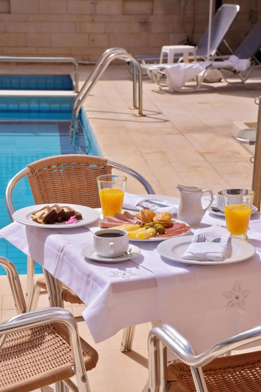 Food and drinks in Irini Apartments