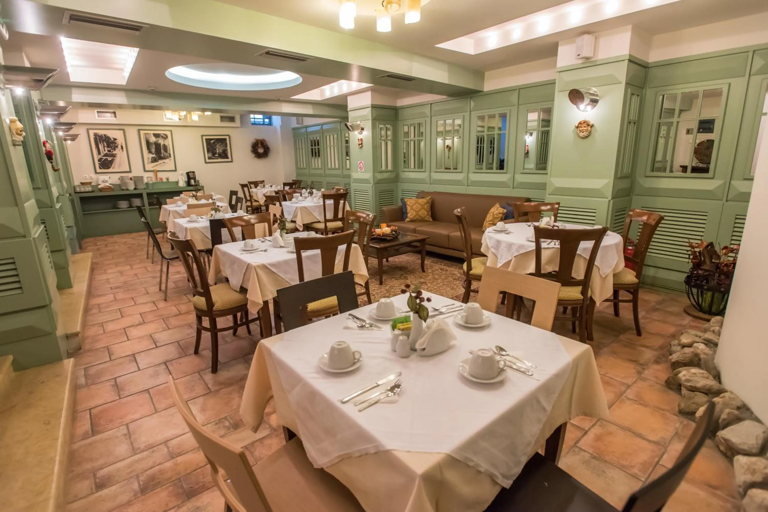 Restaurant/places to eat in City Hotel Apollonion