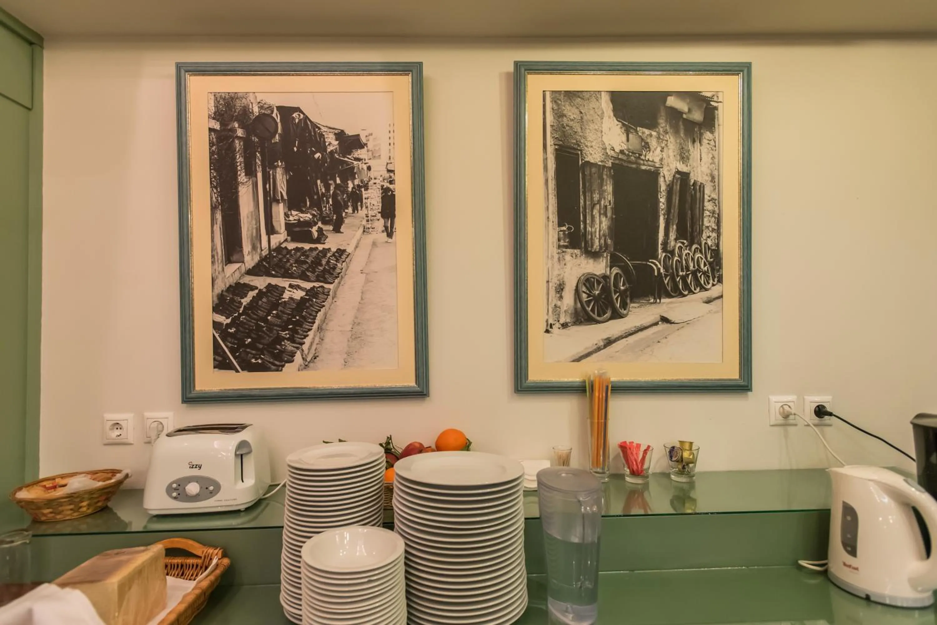 Restaurant/places to eat in City Hotel Apollonion