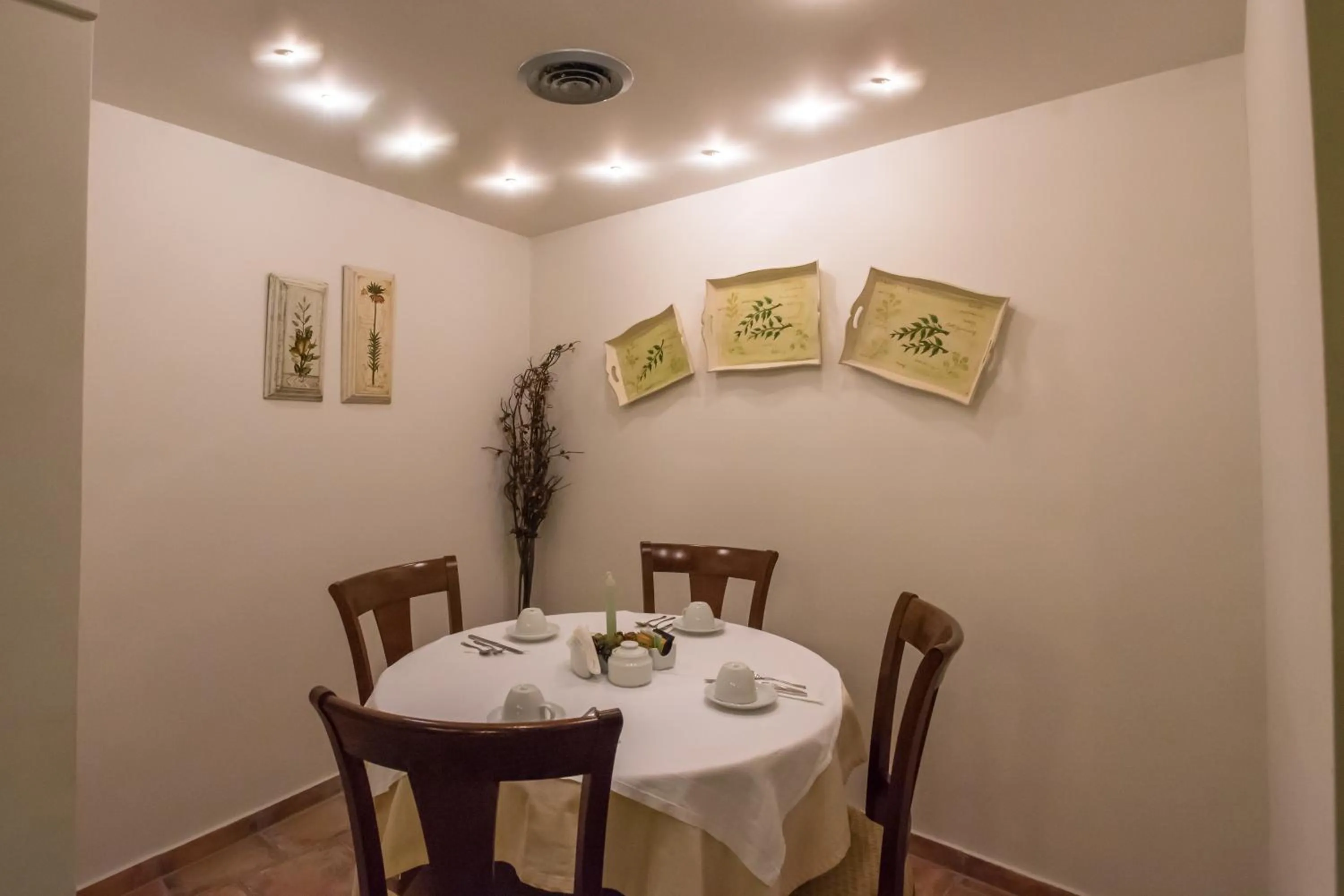 Restaurant/places to eat in City Hotel Apollonion