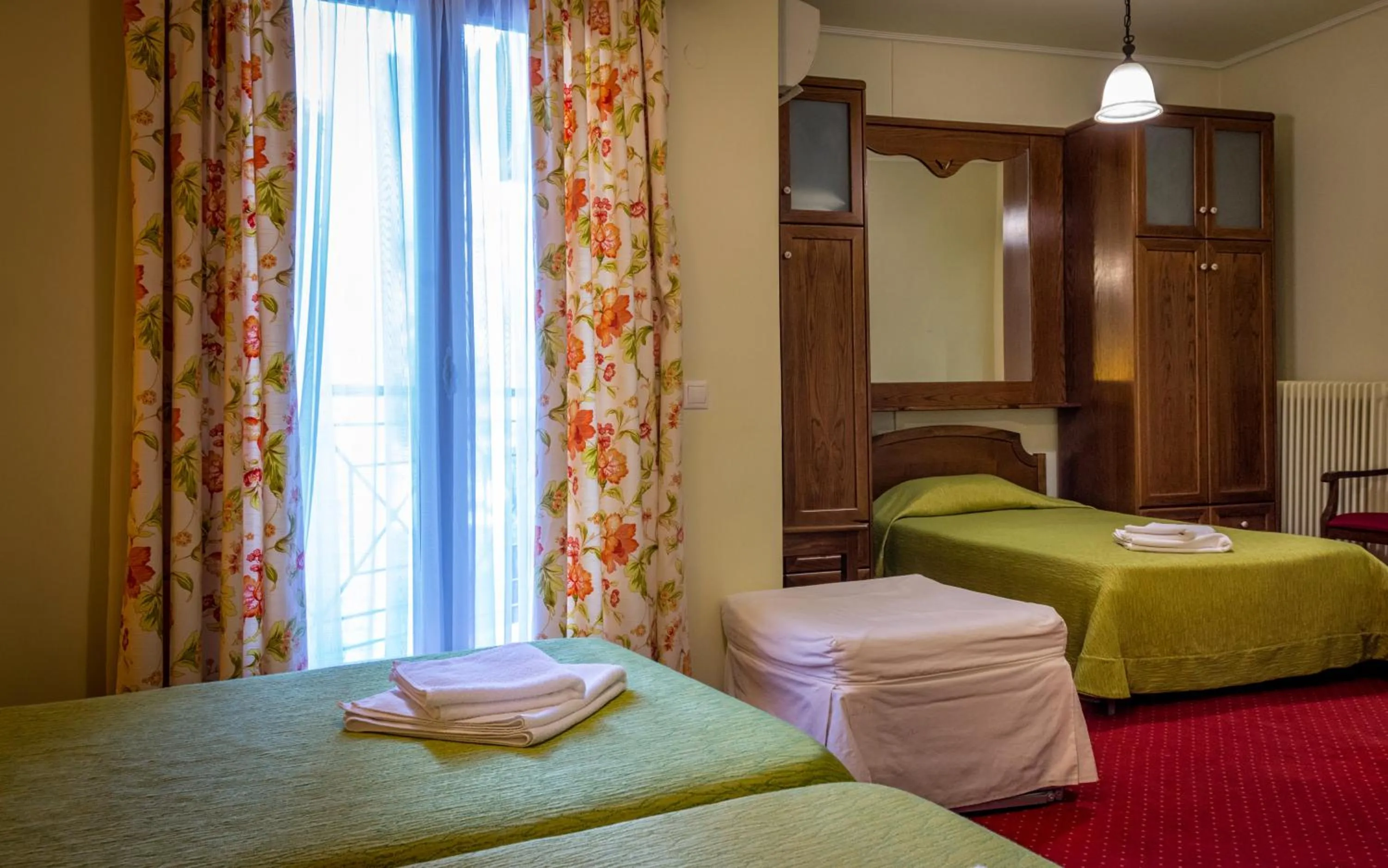 Bed in City Hotel Apollonion