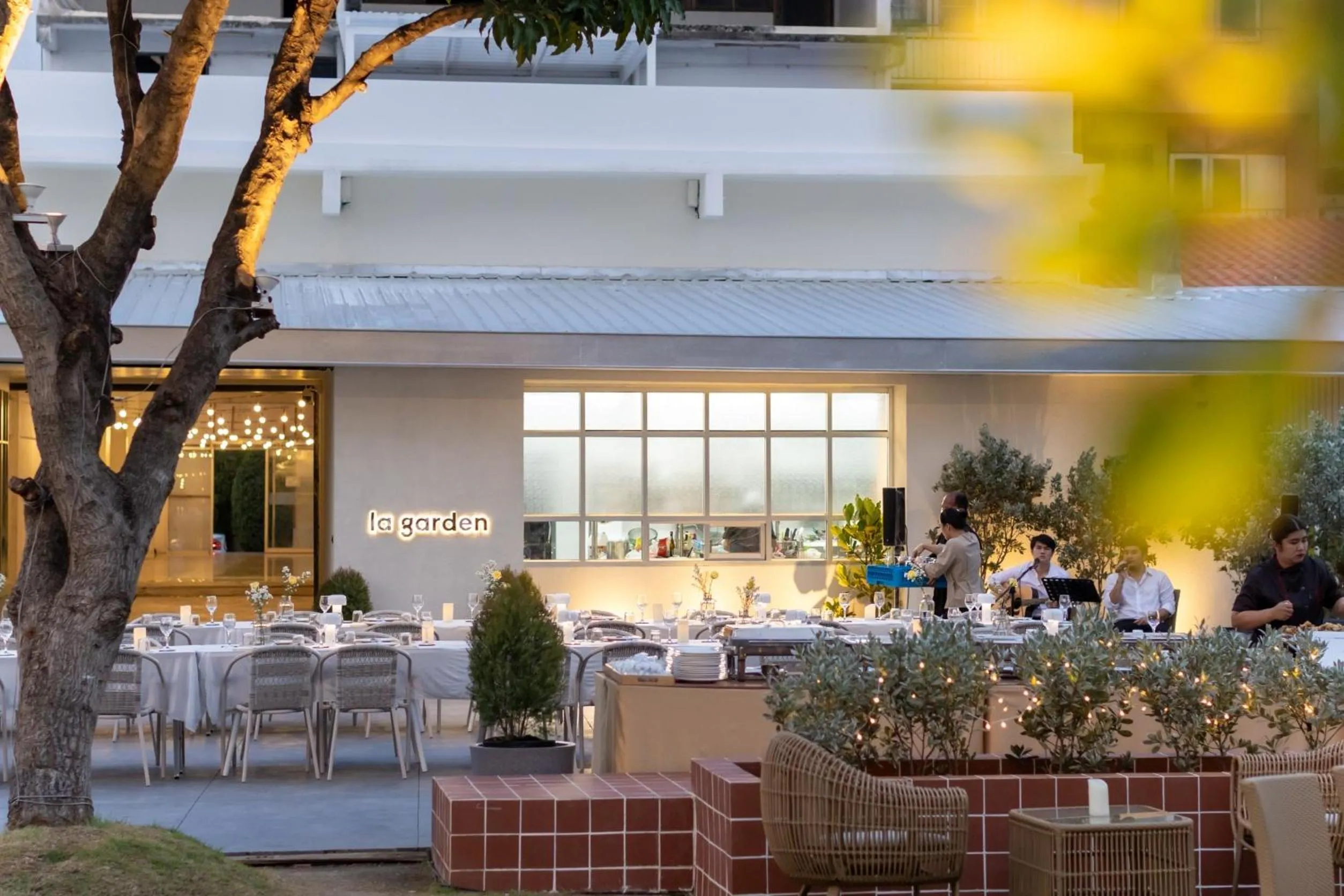 Restaurant/places to eat in Glai Gan Place Hotel